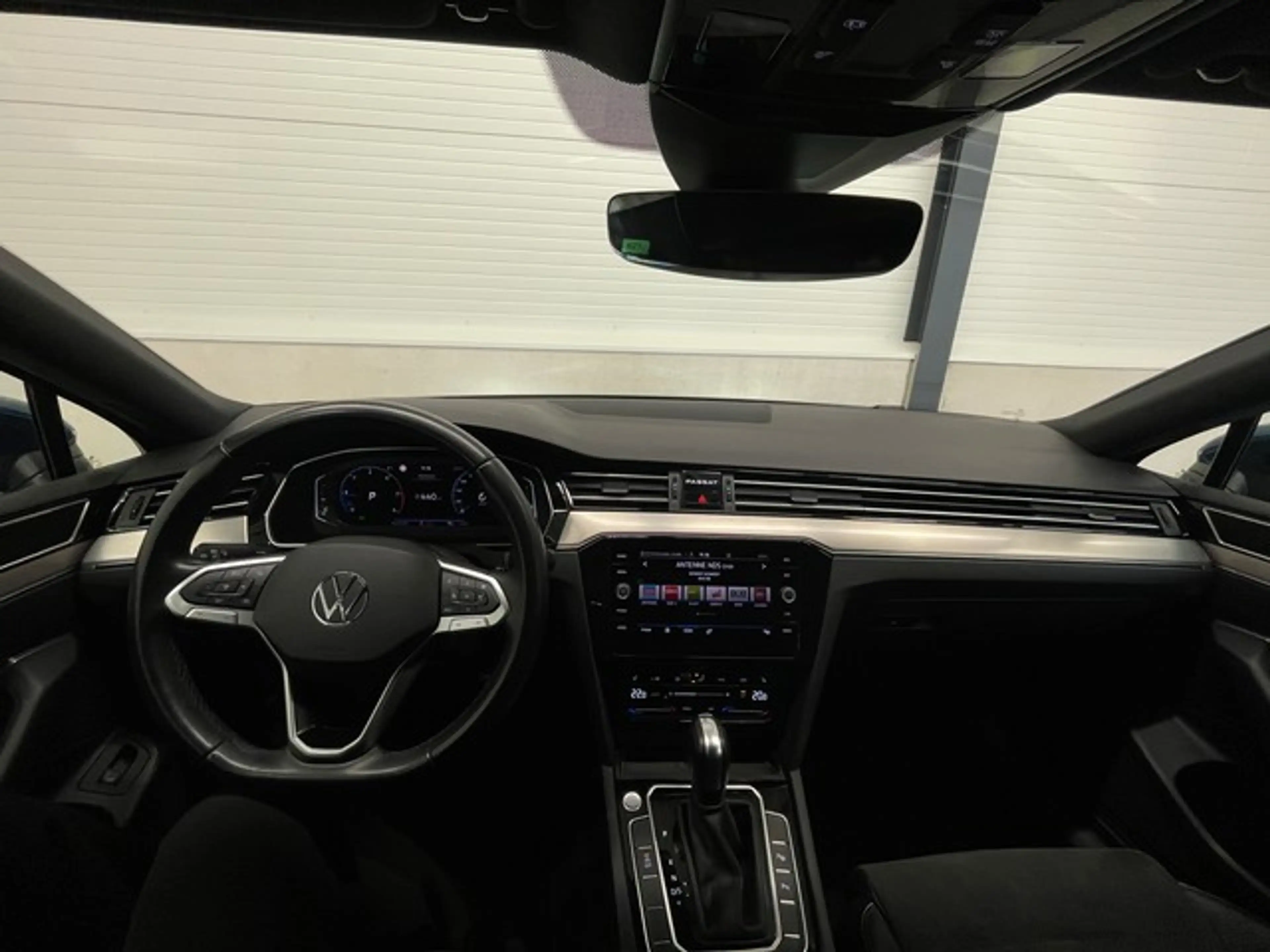 Volkswagen Passat Variant 2.0 TDI DSG Elegance — photo 13