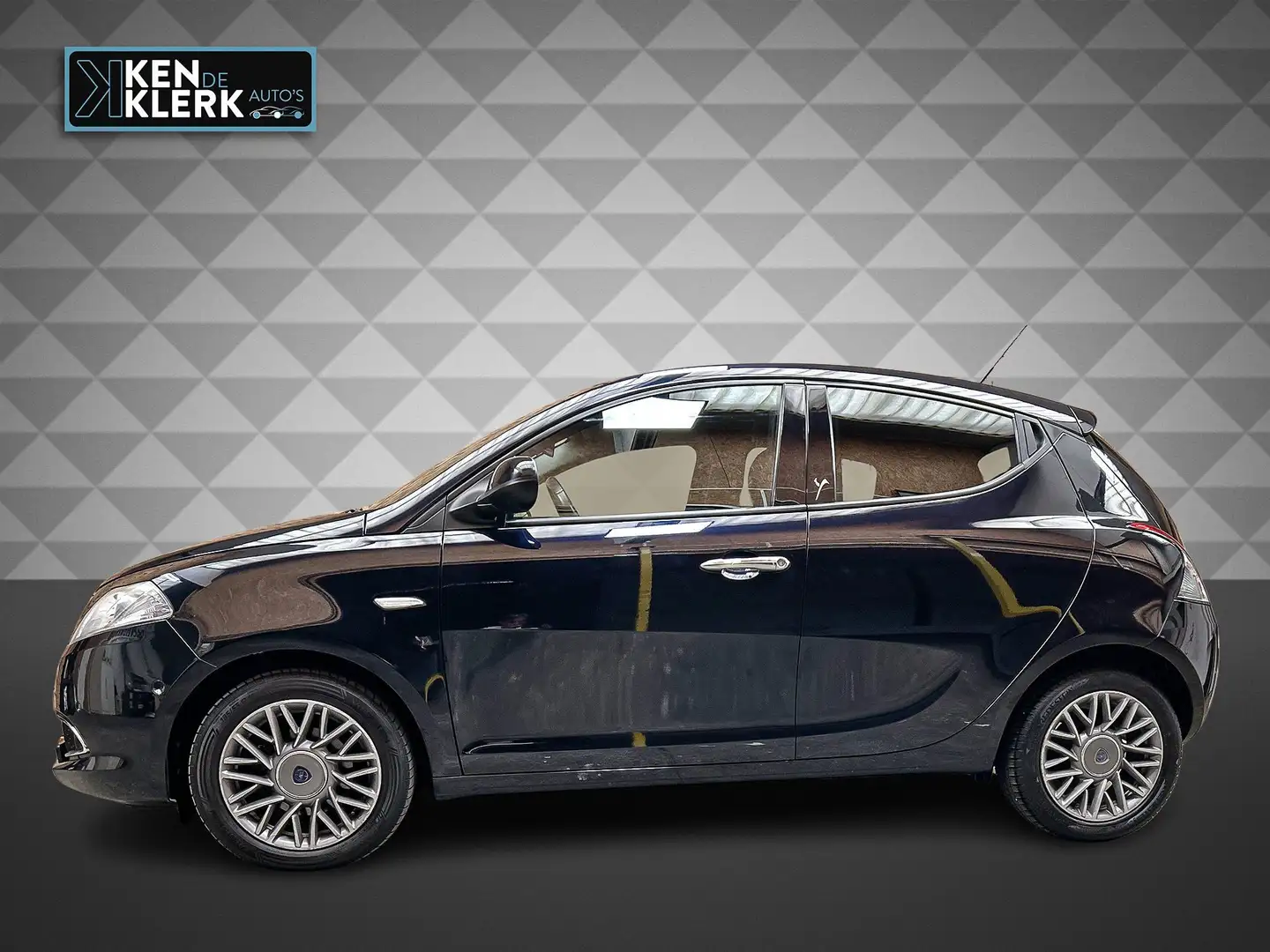Lancia Ypsilon 0.9 TwinAir Platinum Dealer onderhouden NAP! Blauw - 2