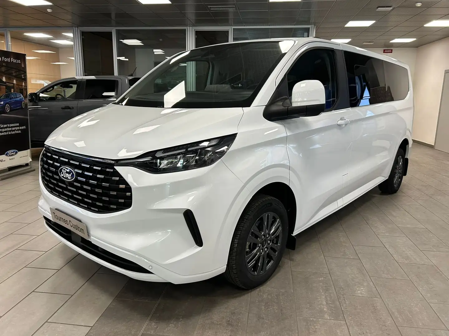 Ford Tourneo Custom 2.0 DIESEL 136cv VETTURA 9 POSTI PASSO LUNGO Bianco - 1