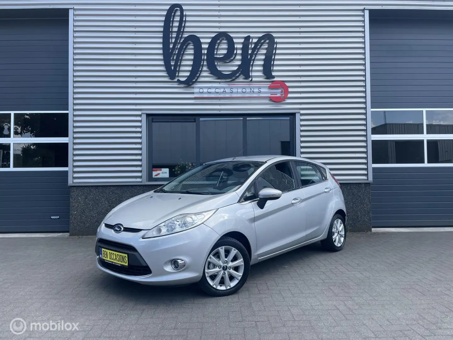 Ford Fiesta 1.4 Titanium 5DRS AUT NAP NETTE STAAT!!! Grijs - 1