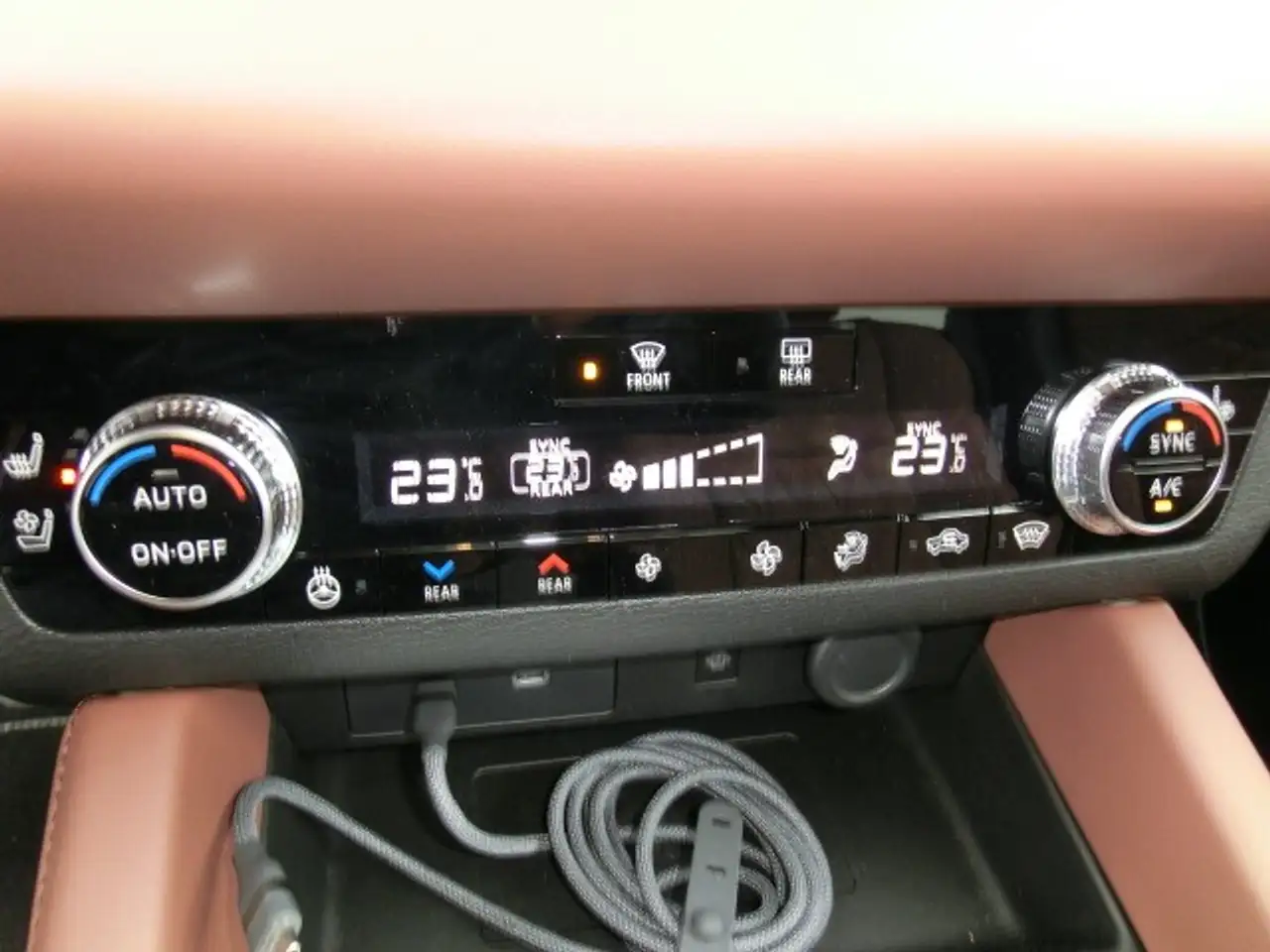 Mitsubishi Outlander 2025 — фото 10