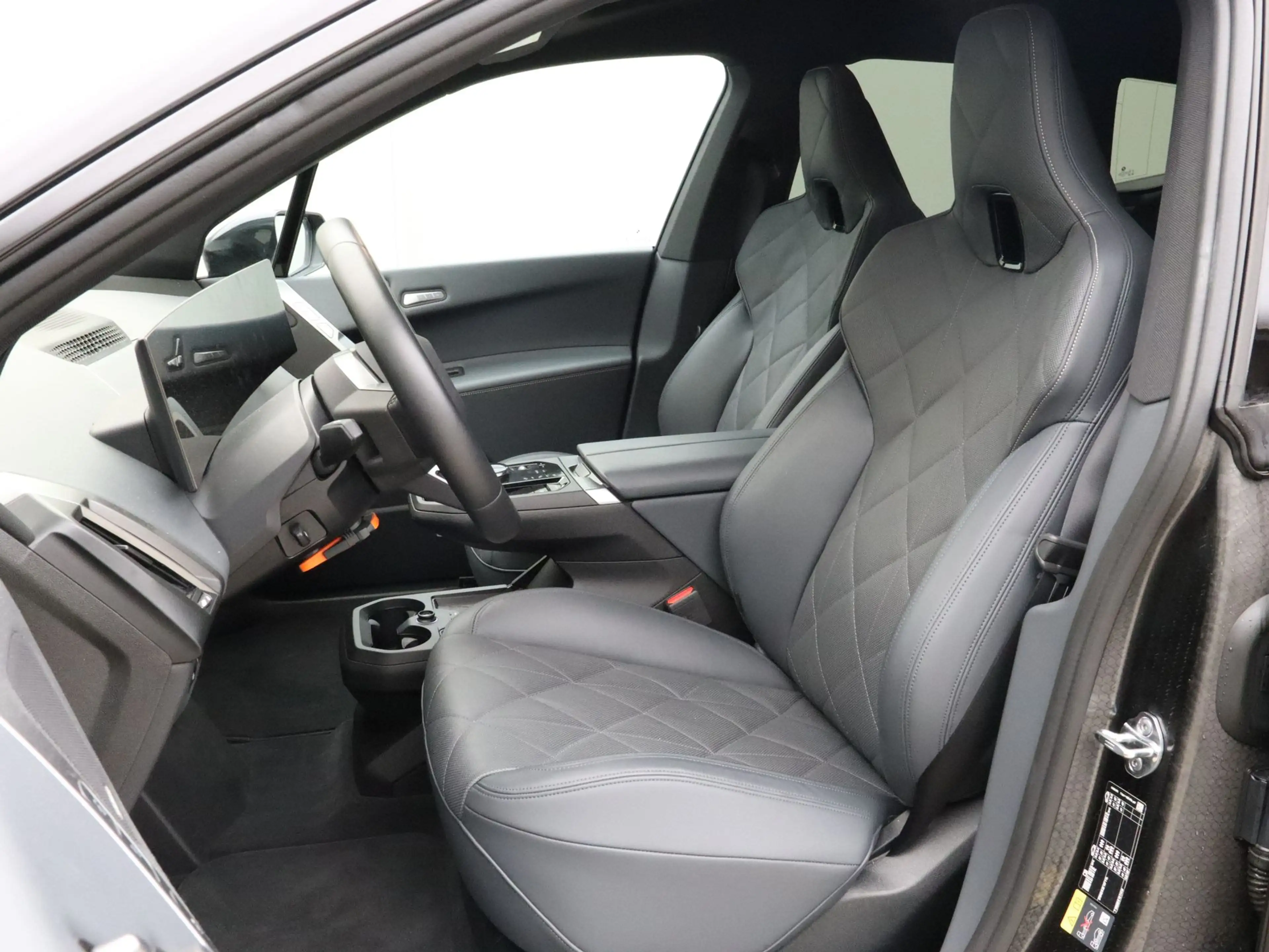 BMW iX xDrive60 112 kWh — photo 4