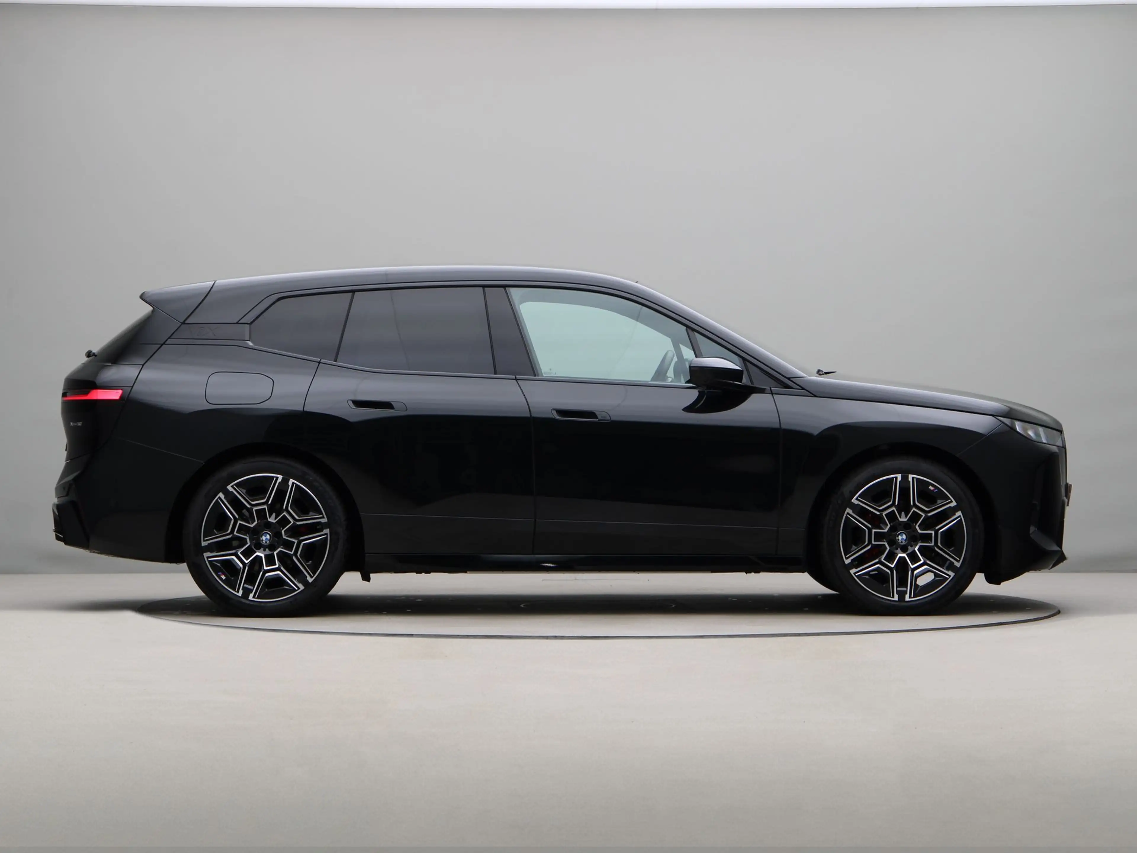 BMW iX xDrive60 112 kWh — photo 7
