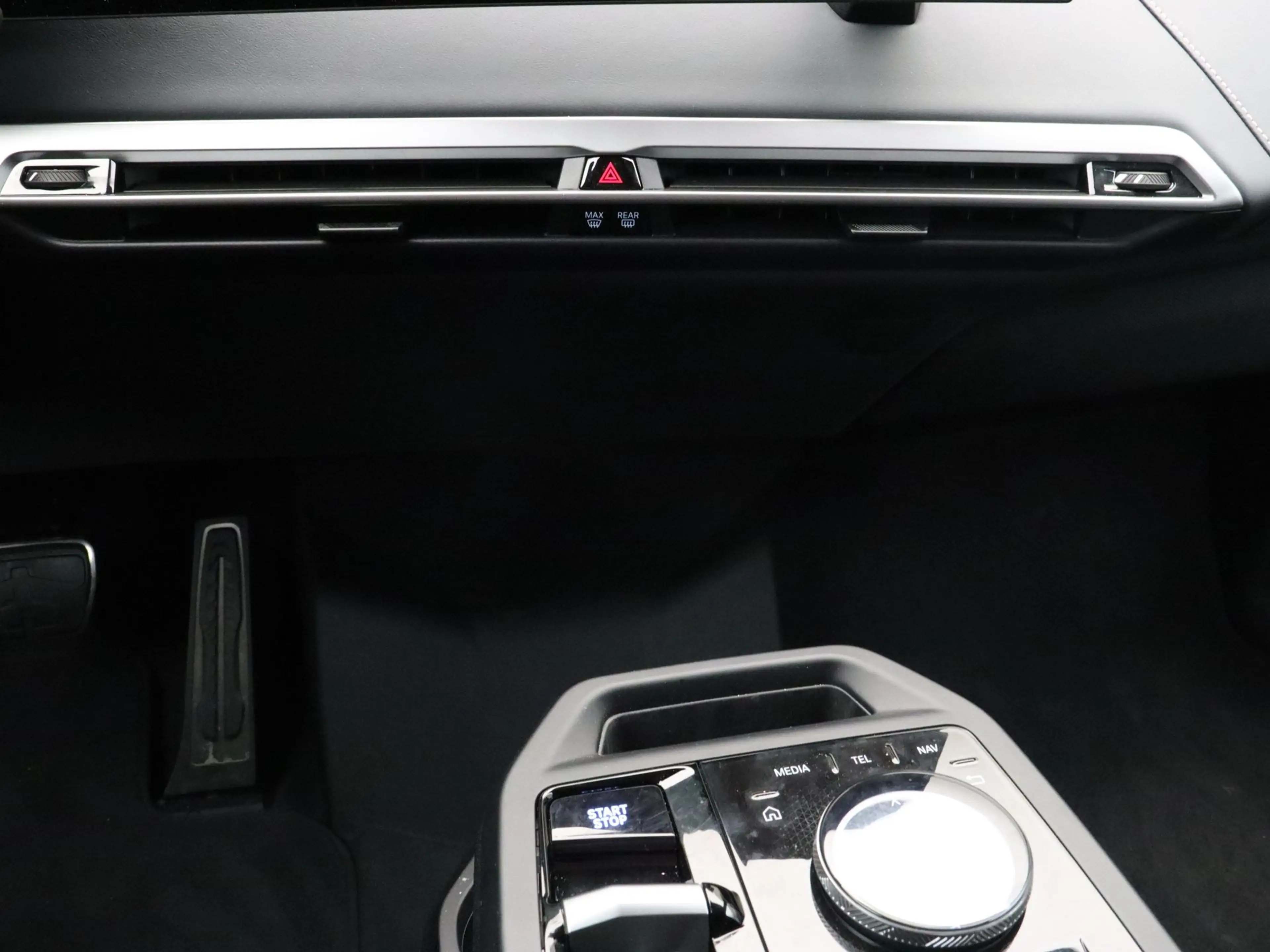 BMW iX xDrive60 112 kWh — photo 13