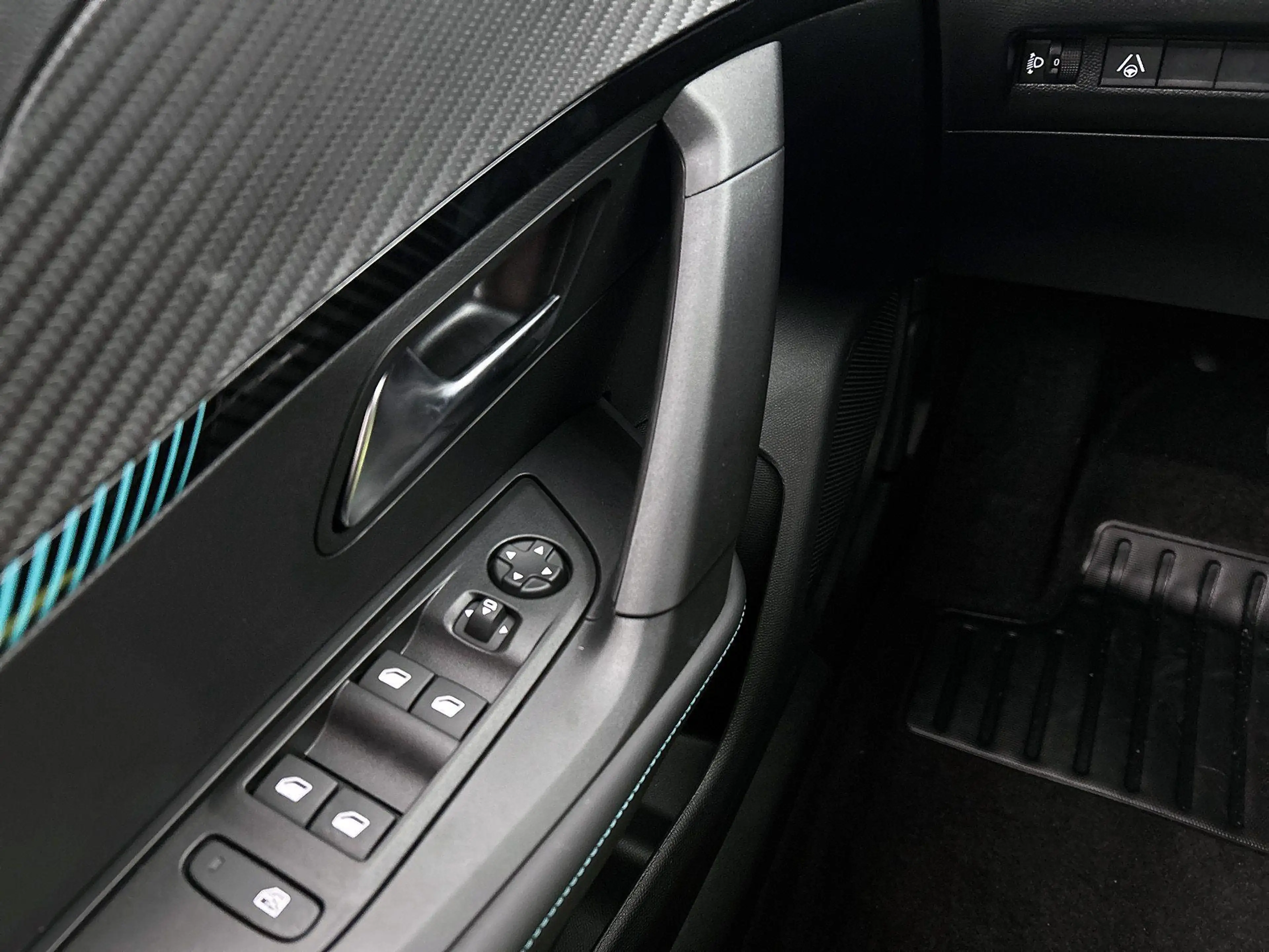 Peugeot 2008 1.2 Hybrid 145pk Envy | Nefkens edition! | Voorraa — photo 15