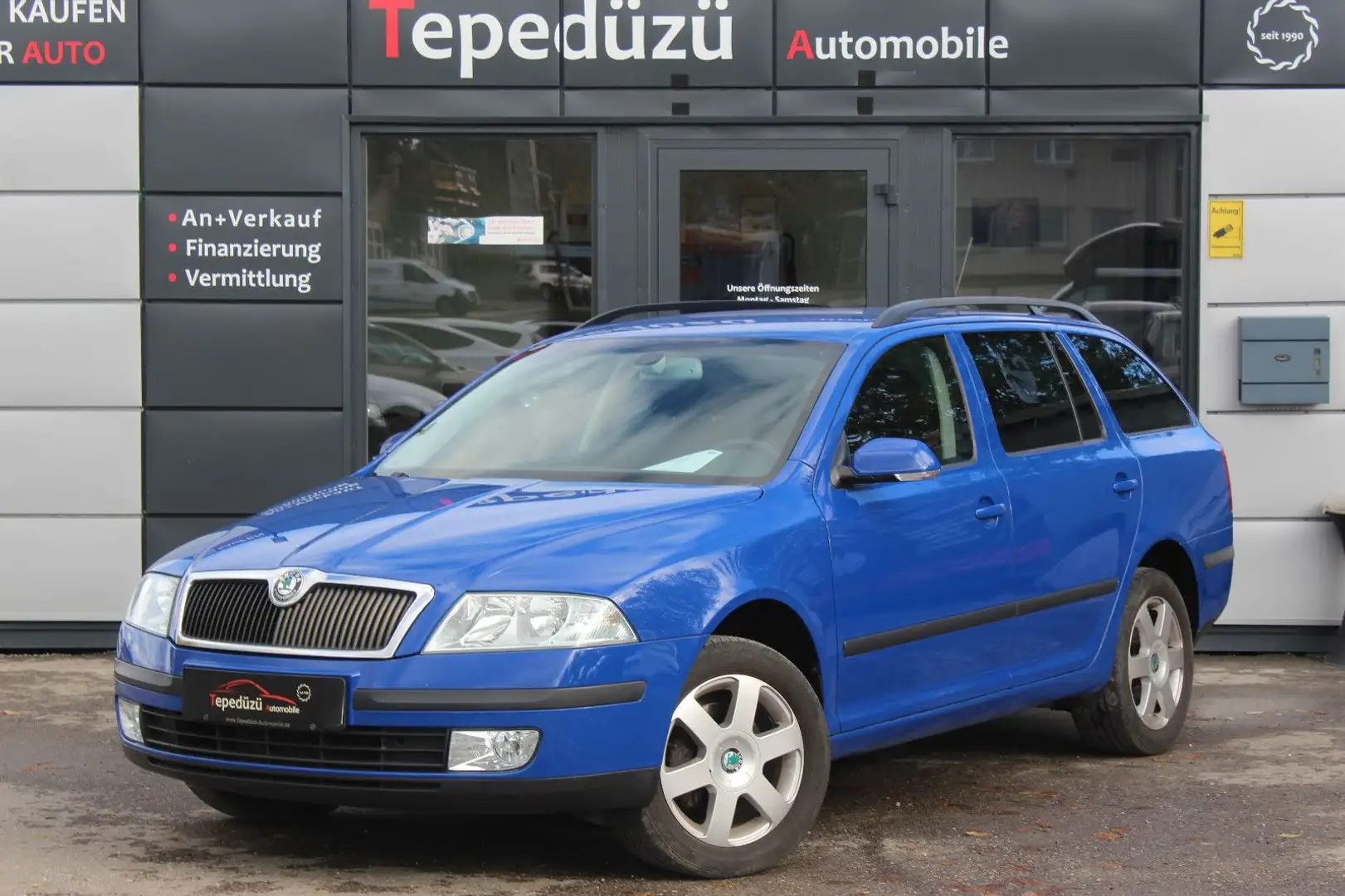 Skoda Octavia Combi Elegance 4X4*KLIMA*SHZ*AHK*PDC*MFL Blauw - 1