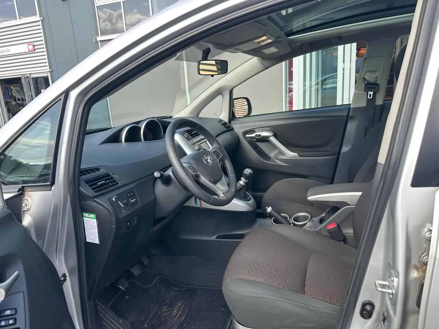 Toyota Verso 1.6 VVT-i ASPIRATION PANORAMADAK CLIMA BLUETOOTH C Grijs - 2