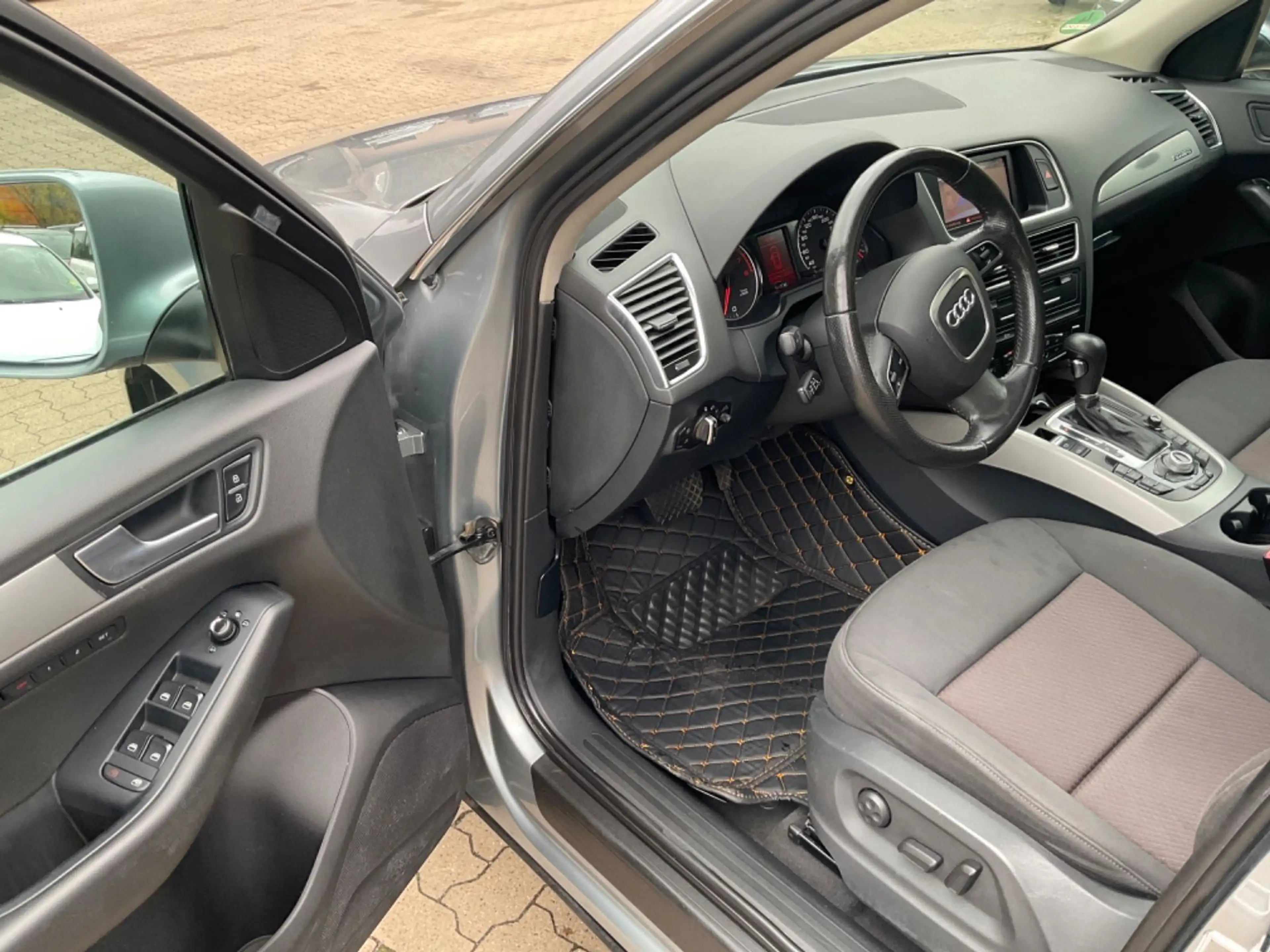 Audi Q5 2.0 TFSI *Quattro* *TÜV 04.2028* — photo 11