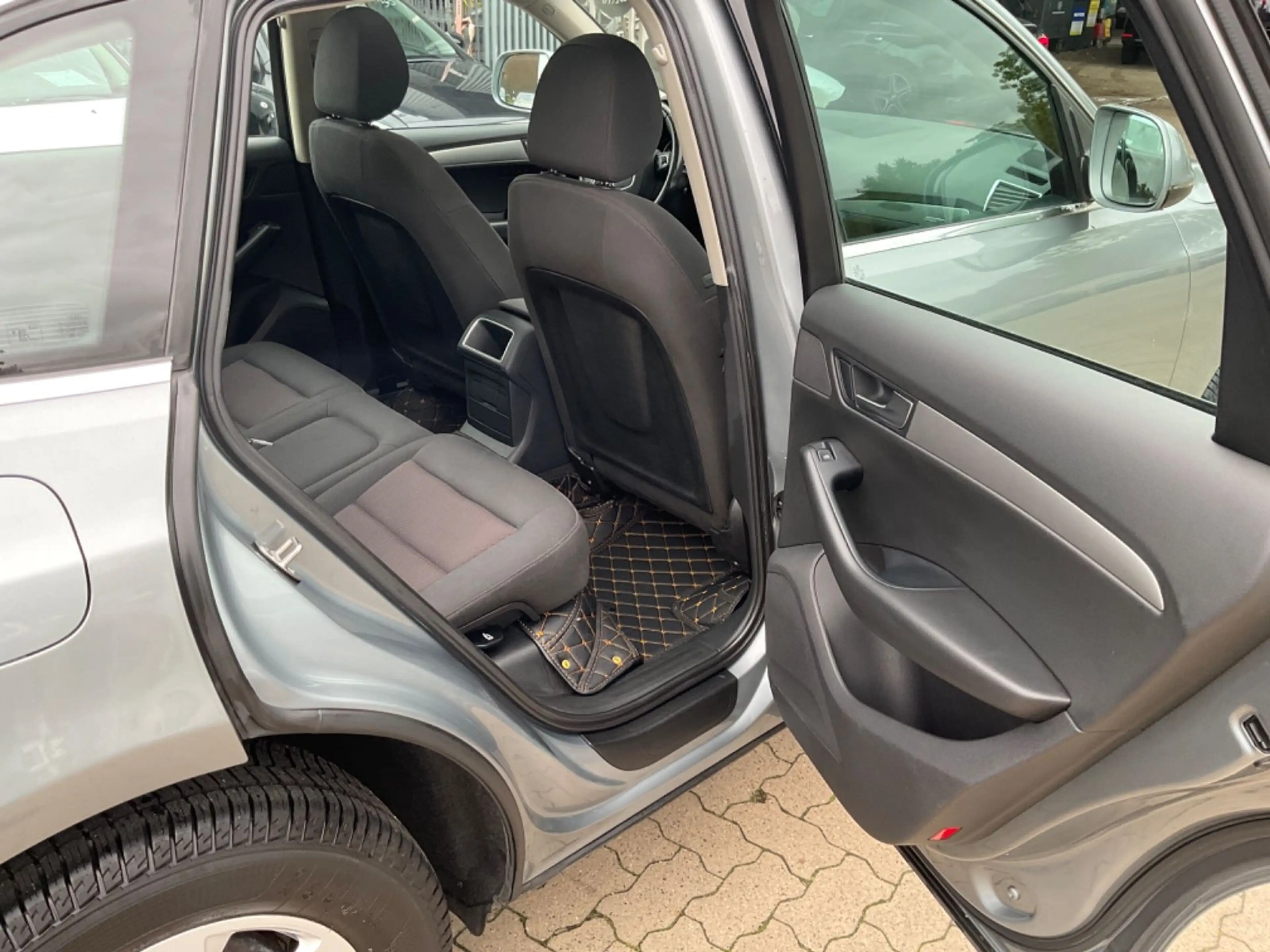 Audi Q5 2.0 TFSI *Quattro* *TÜV 04.2028* — photo 4