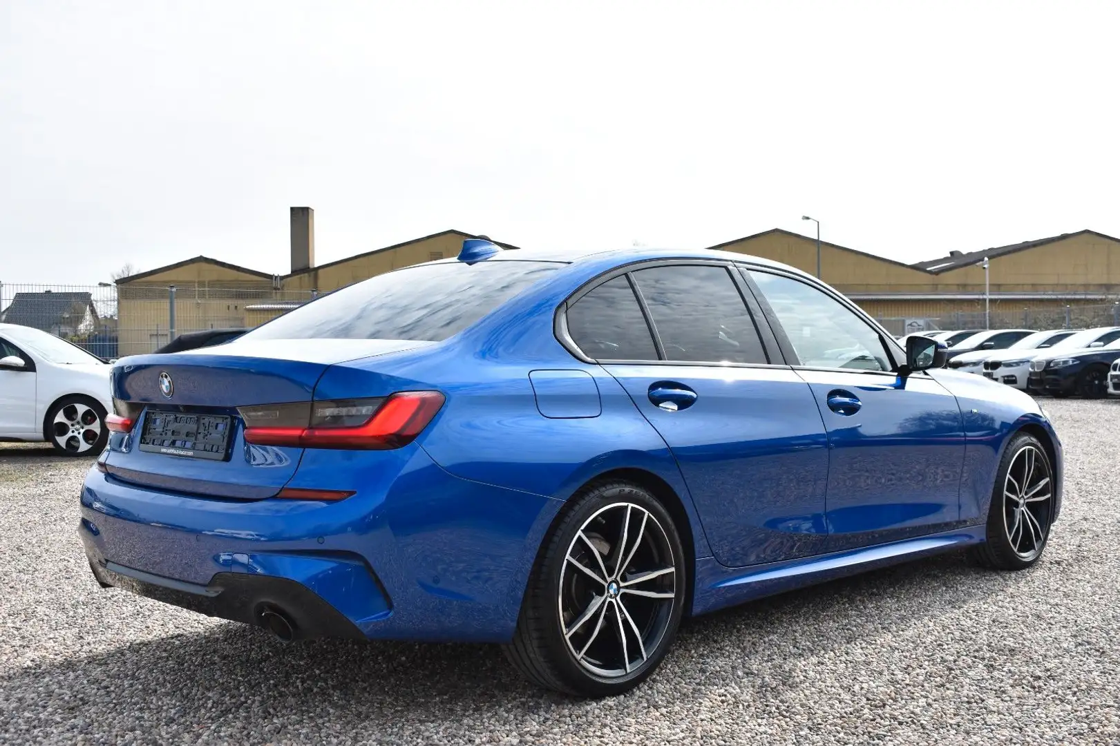 BMW 320 d Lim. xDrive M Sport Standhz AHK Kamera GSD Blau - 2