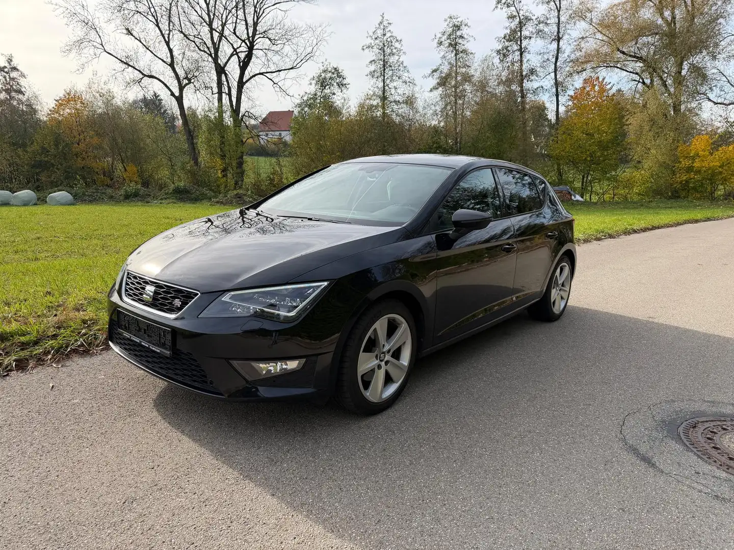 SEAT Leon 1.4 TSI S&S FR LED/SHZ/KLIMAAUTOMATIK Schwarz - 1