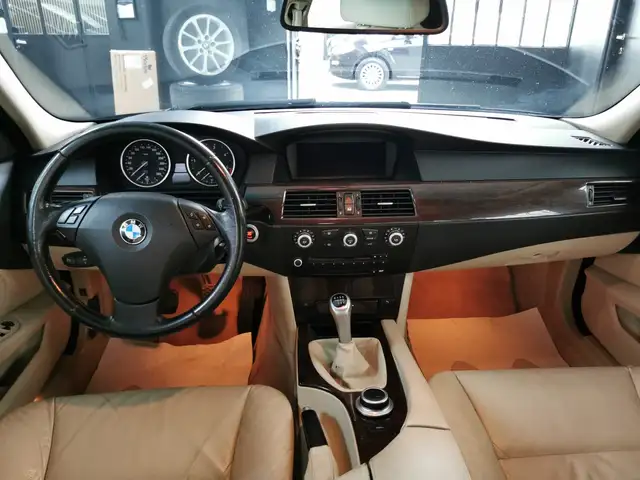 BMW 5 Series view 6