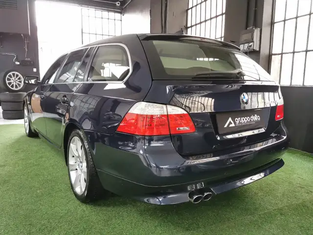 BMW 5 Series view 3