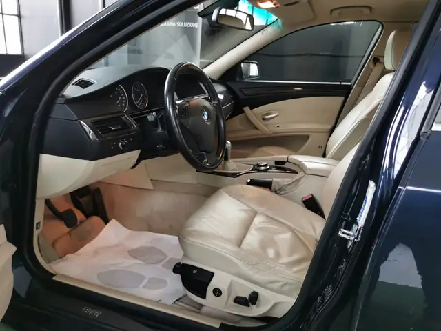 BMW 5 Series view 7