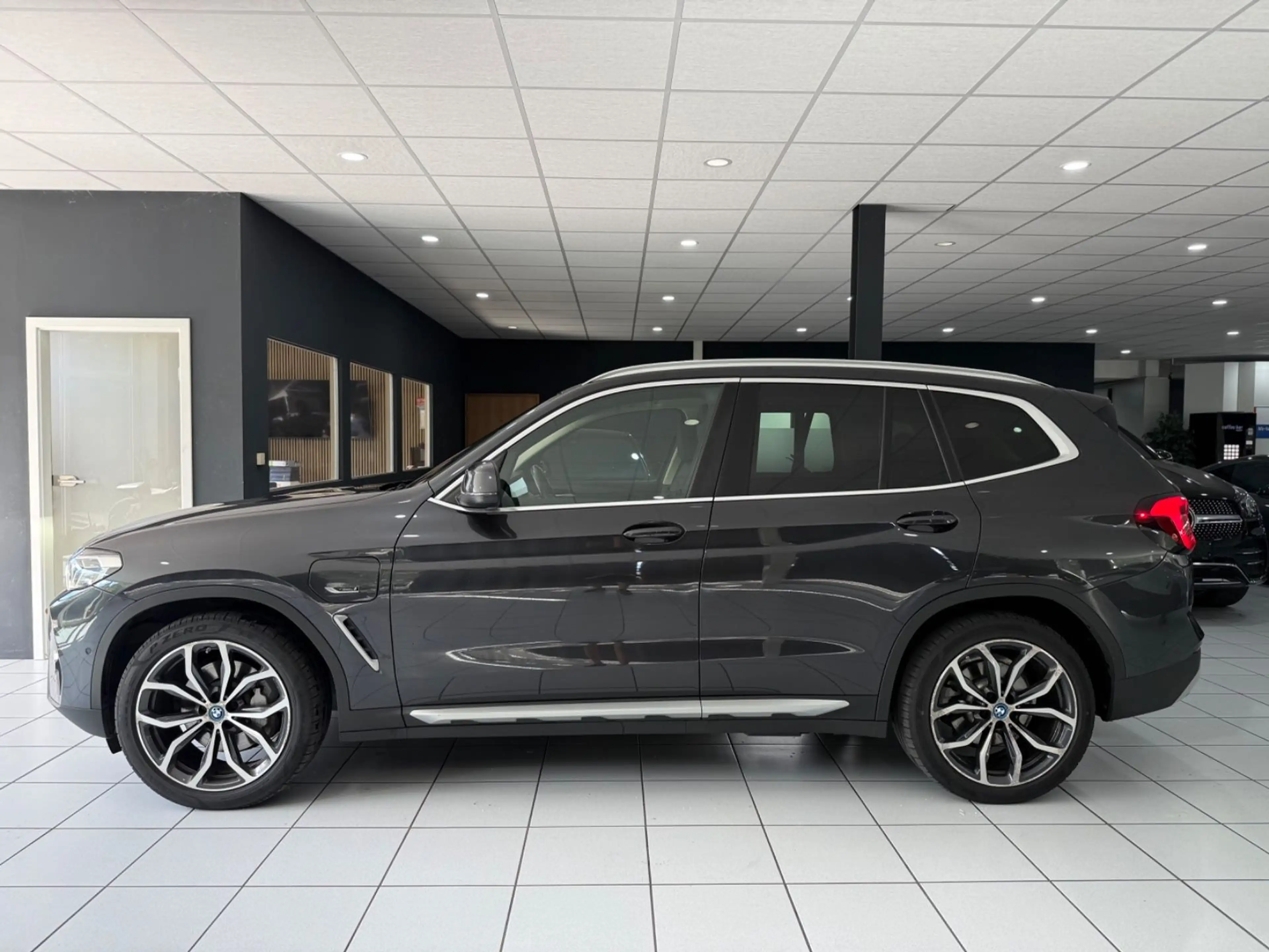 BMW X3 xDrive 30e*PANO*HEADUP*MEMORY*LASER*KAMERA* — photo 2
