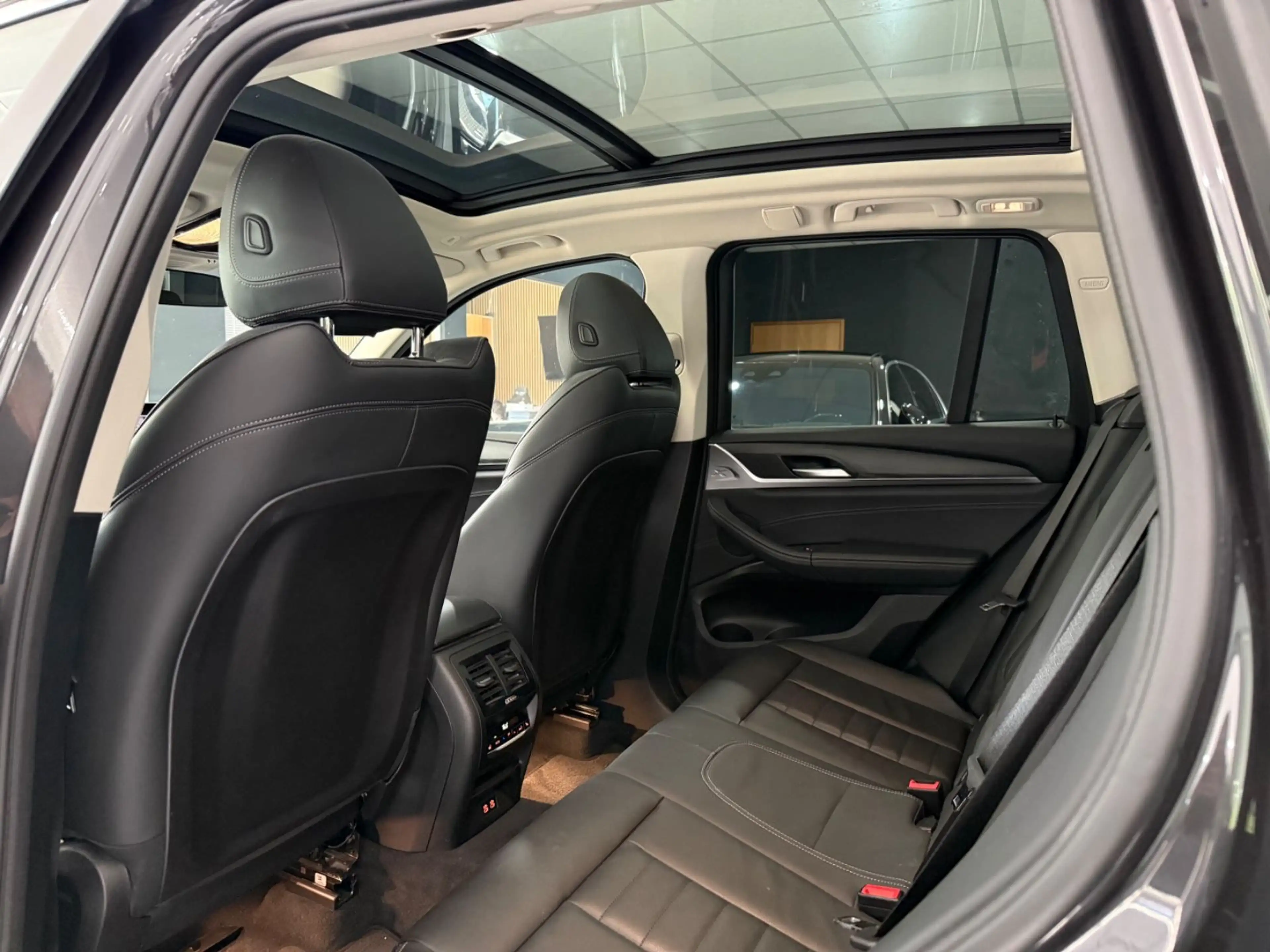 BMW X3 xDrive 30e*PANO*HEADUP*MEMORY*LASER*KAMERA* — photo 8