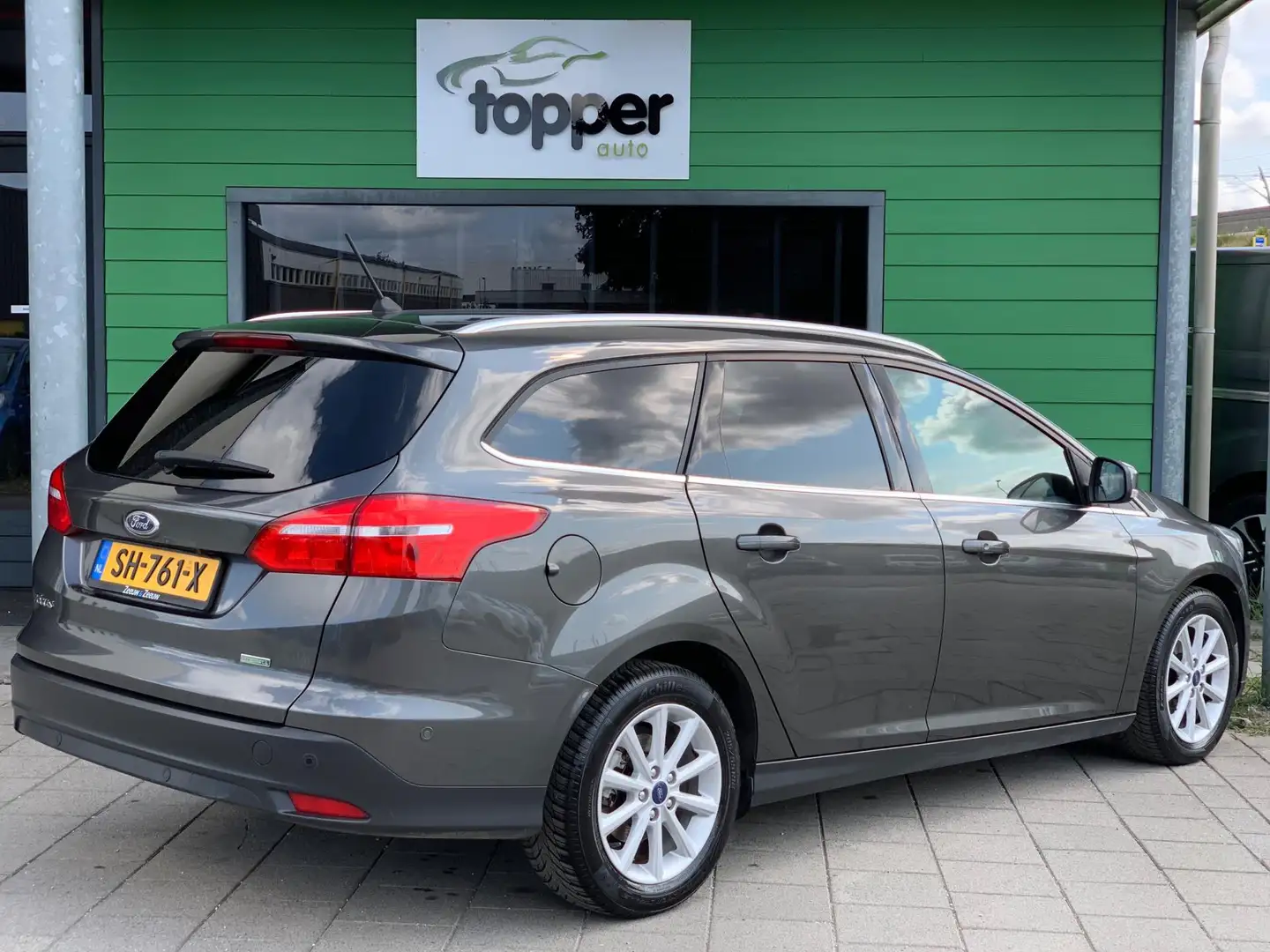 Ford Focus Wagon 1.0 Titanium | Navigatie | Camera | CruiseCo Gris - 2