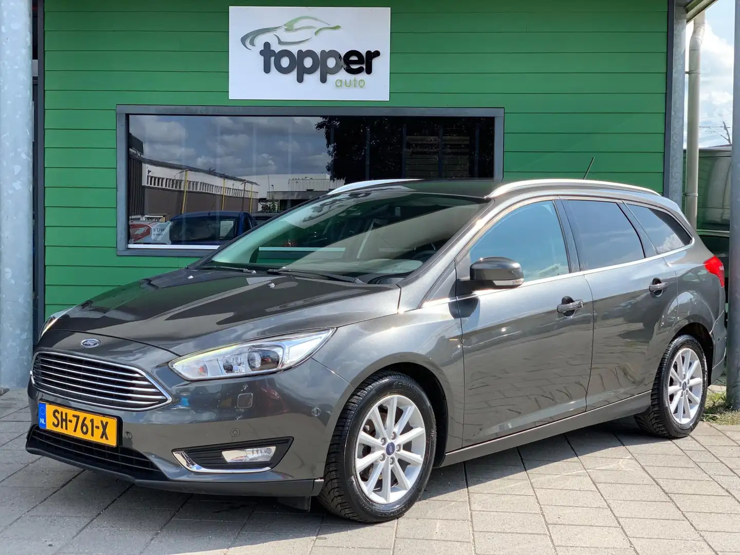 Ford Focus Wagon 1.0 Titanium | Navigatie | Camera | CruiseCo Gris - 1