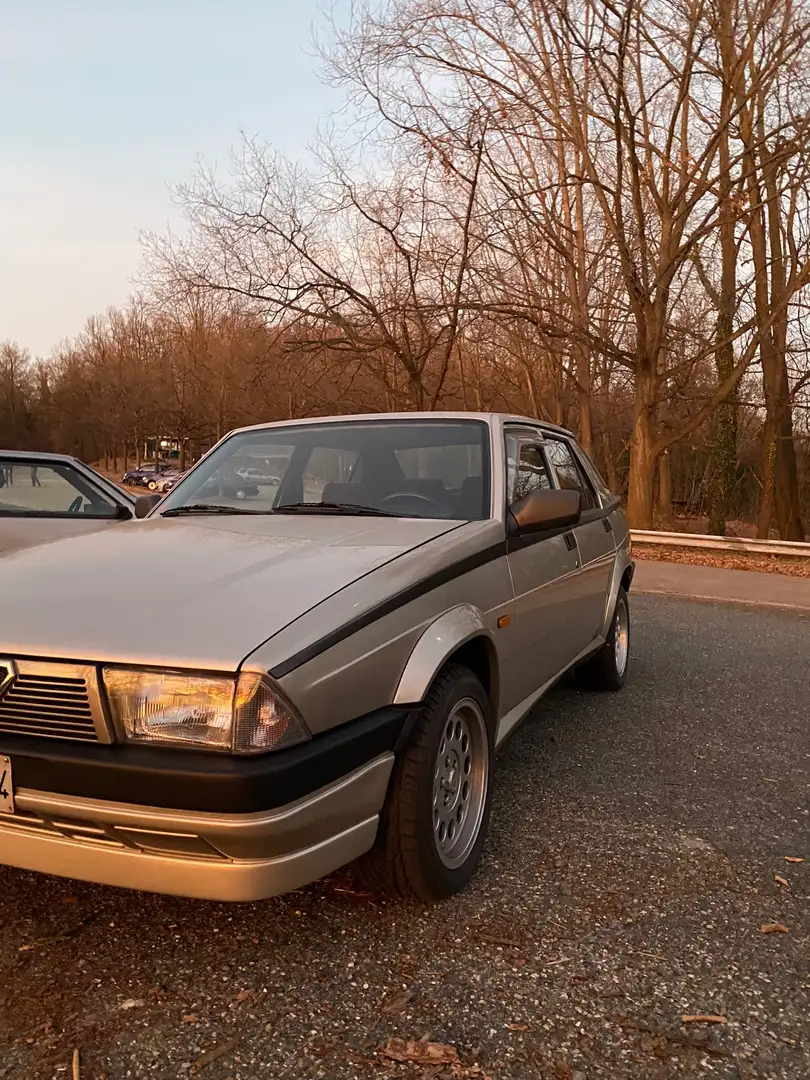 Alfa Romeo 75 2.0i ts Argintiu - 1