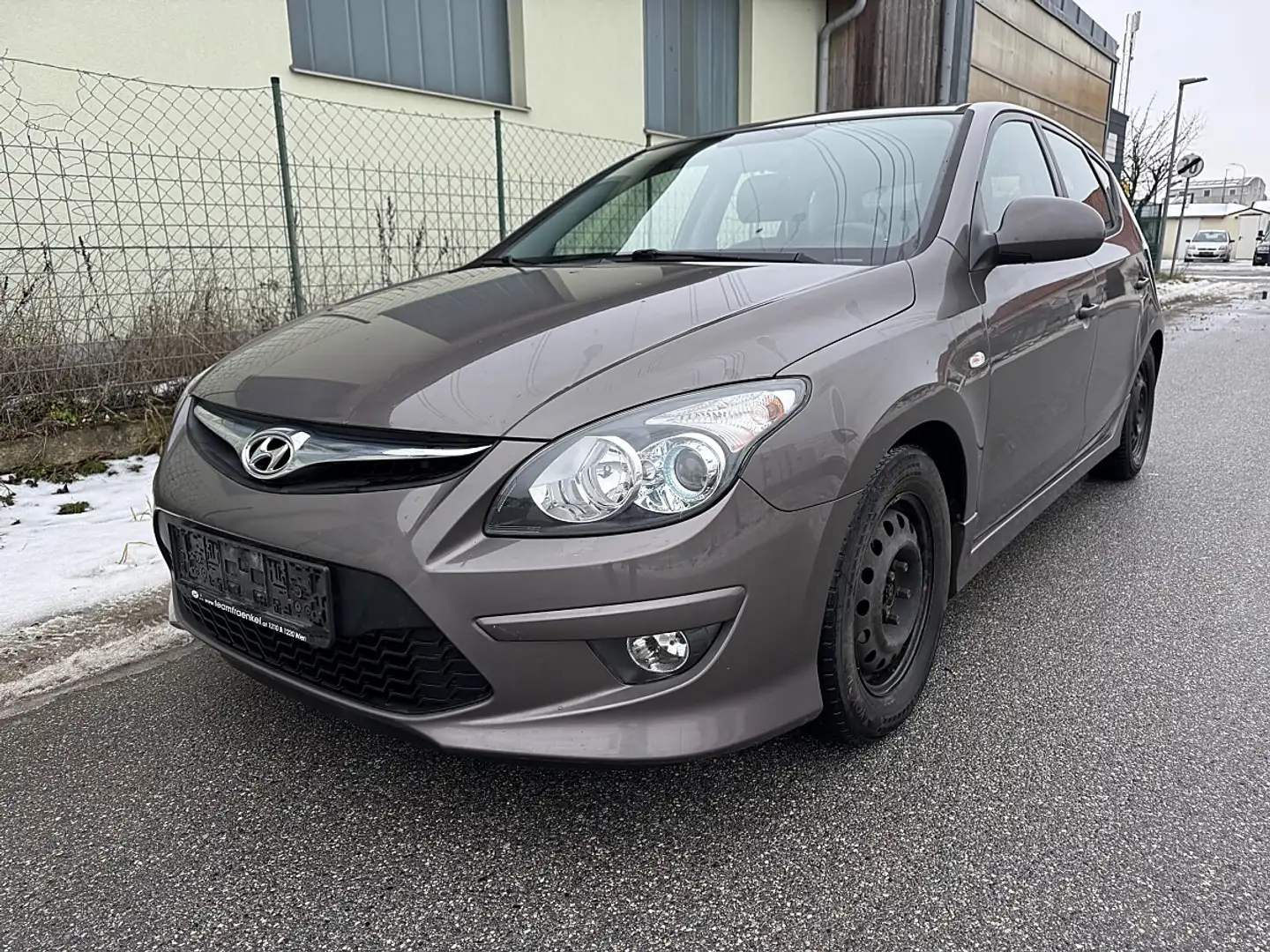 Hyundai i30 1,6 CRDi Comfort DPF KLIMA DISEL Schwarz - 1
