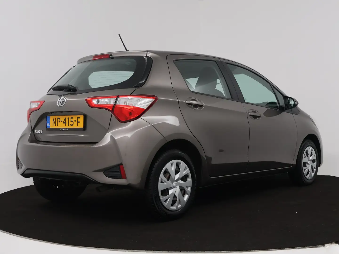 Toyota Yaris 1.5 VVT-i Aspiration Grijs - 2