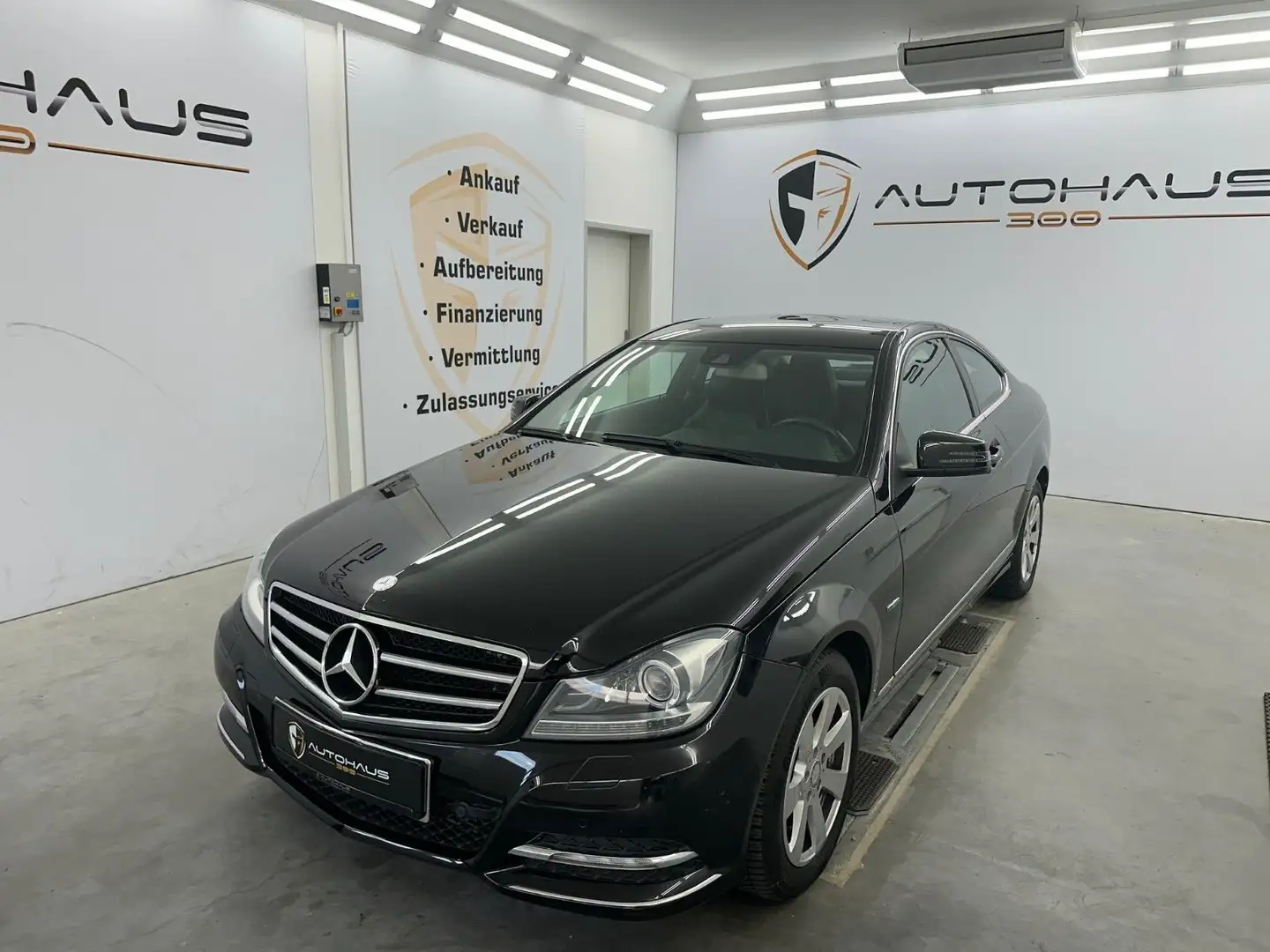 Mercedes-Benz C 180 CGI BlueEfficiency PDC KLIMA TEMPO SHZ MFL Schwarz - 1