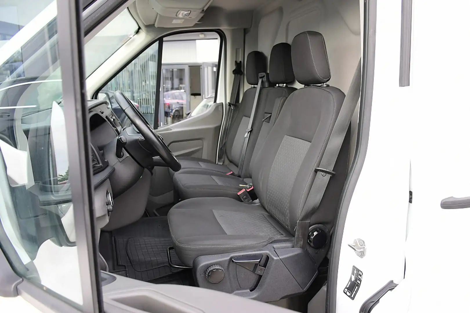 Ford Transit Transit Kasten 2,0 EcoBlue L3H2 350 Trend Černá - 2