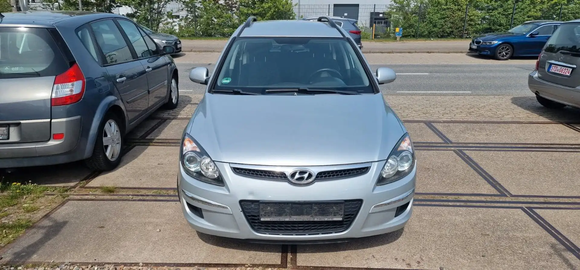 Hyundai i30 cw FIFA WM Edition 1,4*Klima* Silber - 2