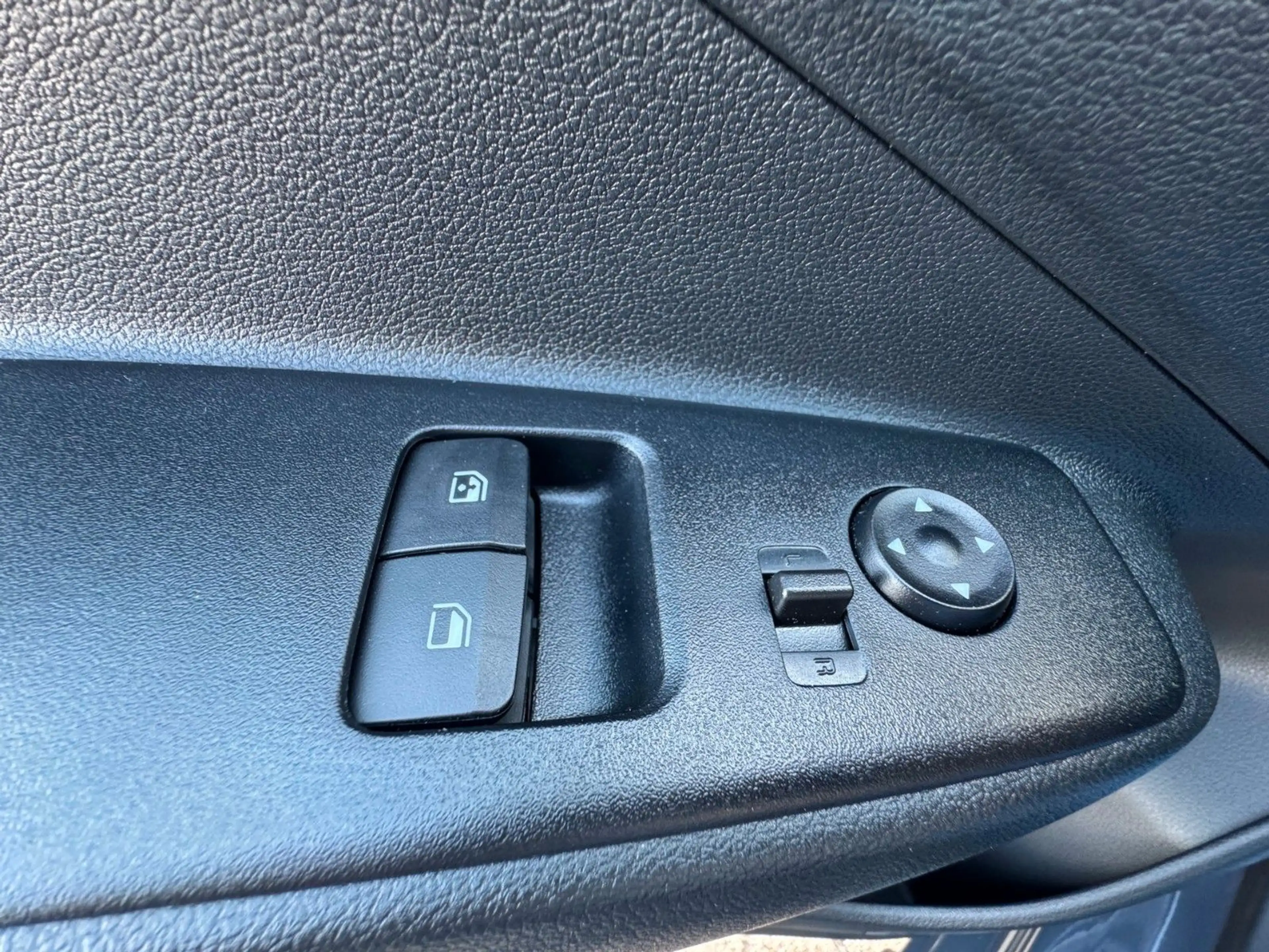 Hyundai i10 1.2 AT Trend NAVI KAMERA DAB APP — photo 15