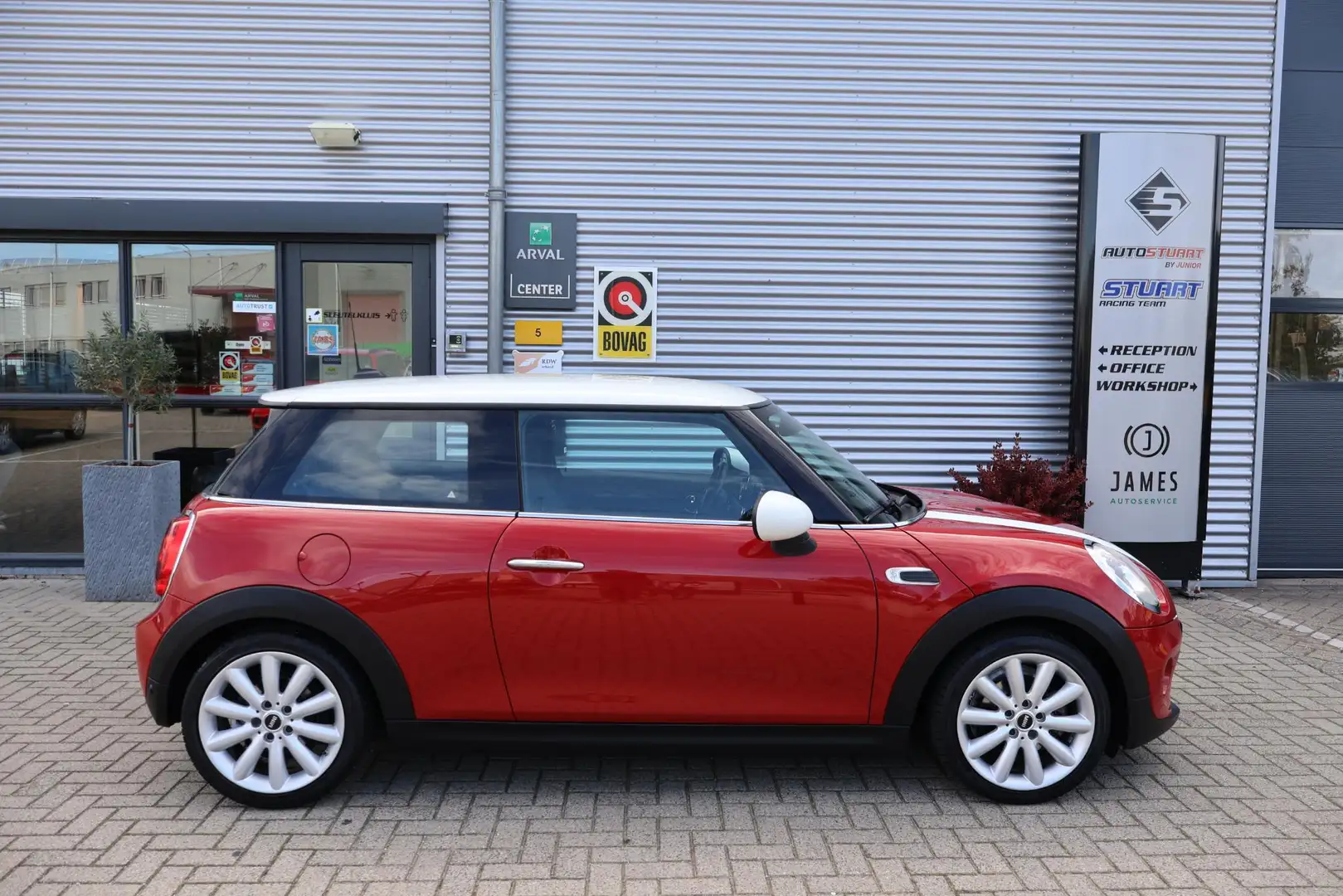 MINI Cooper Mini 1.5 Chili 136PK | 2e Eigenaar | Volledig Onde Rood - 2