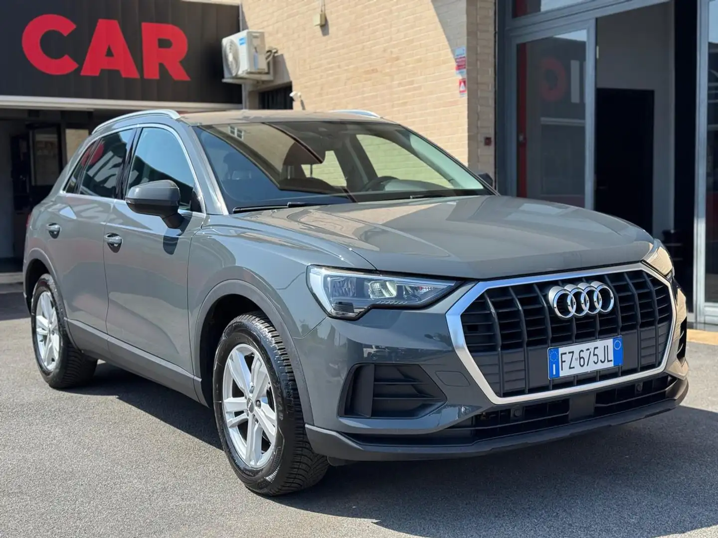 Audi Q3 35 TDI S tronic Business Grigio - 1