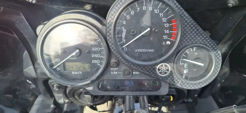 Yamaha FZS 600 - foto 4