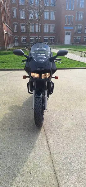 Yamaha FZS 600 - foto 5