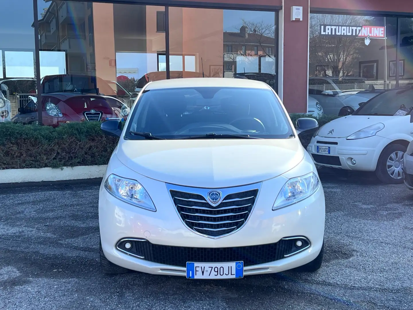 Lancia Ypsilon Ypsilon 1.2 8v Gold s Wit - 2