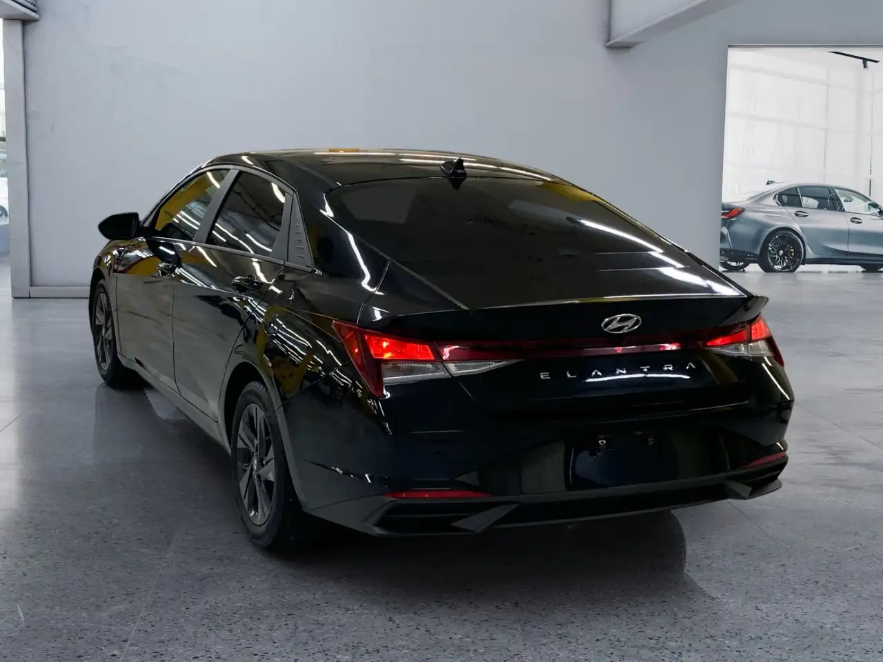 Hyundai ELANTRA photo Hyundai ELANTRA