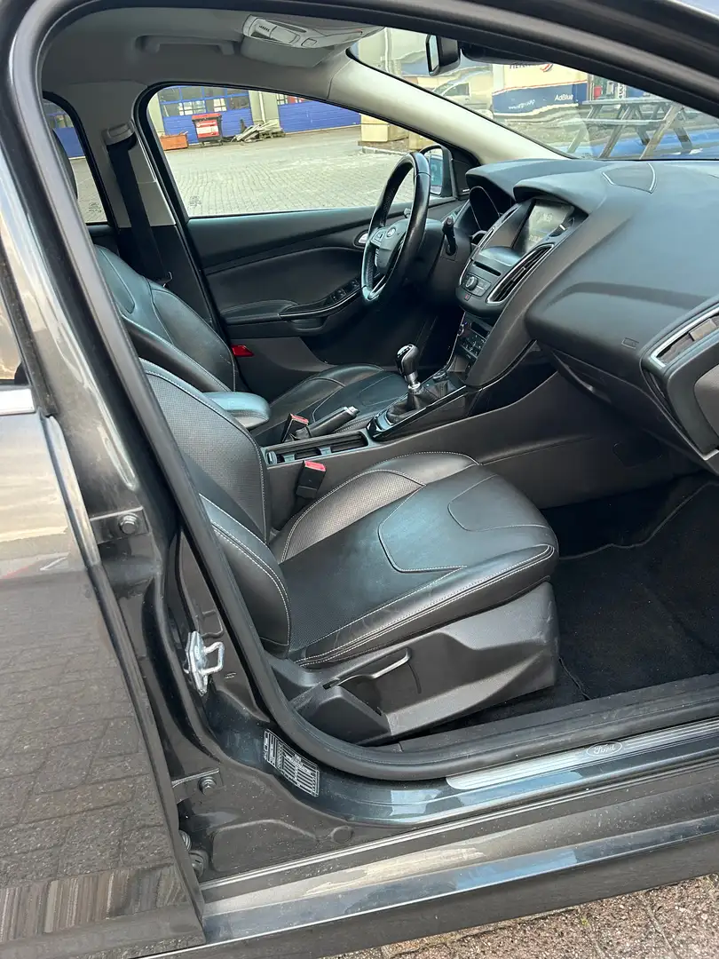 Ford Focus Ford Focus 1.5 Titanium – Grijs, 2014 Grijs - 2