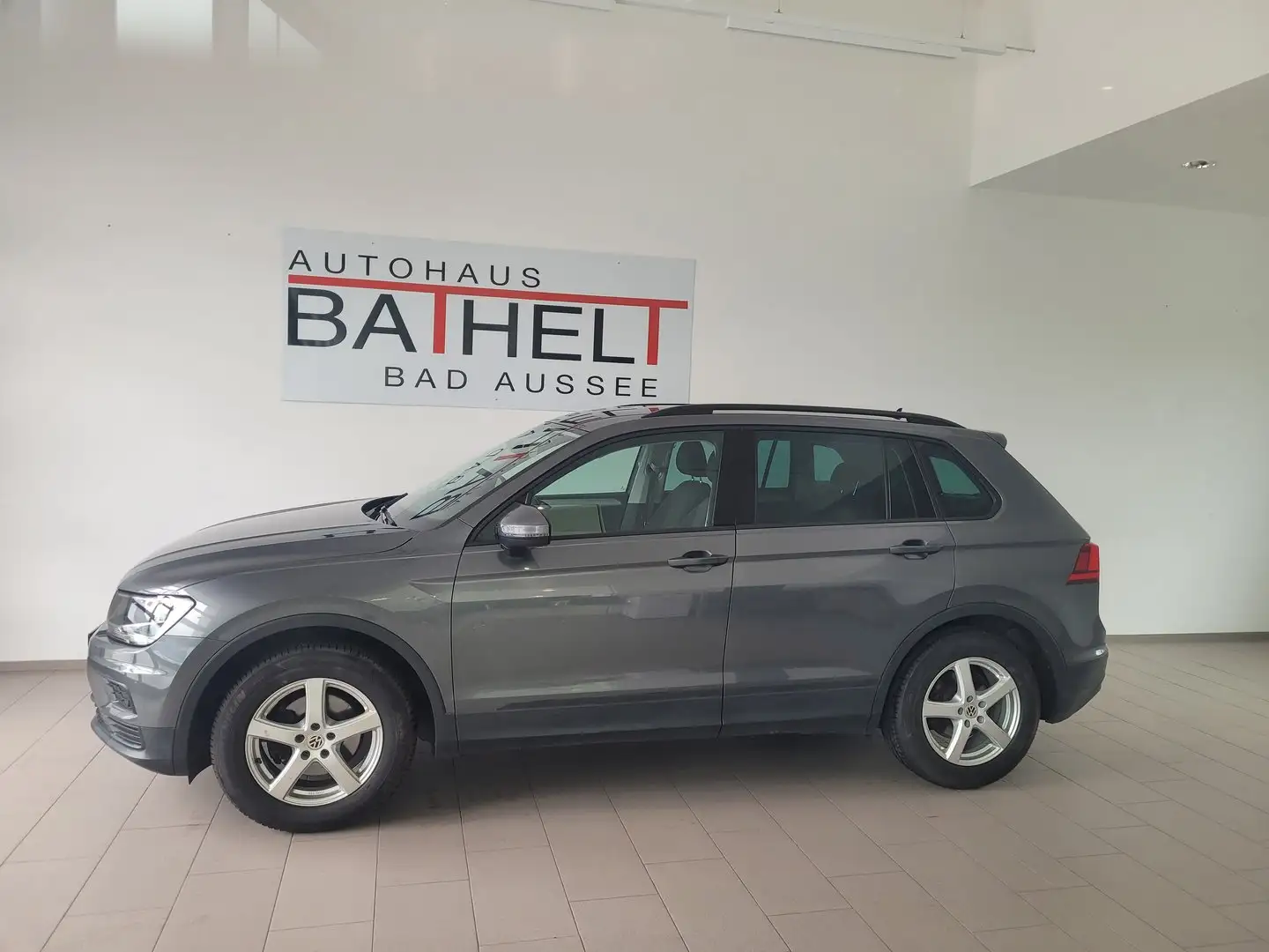 Volkswagen Tiguan Trendline TSI Grau - 2