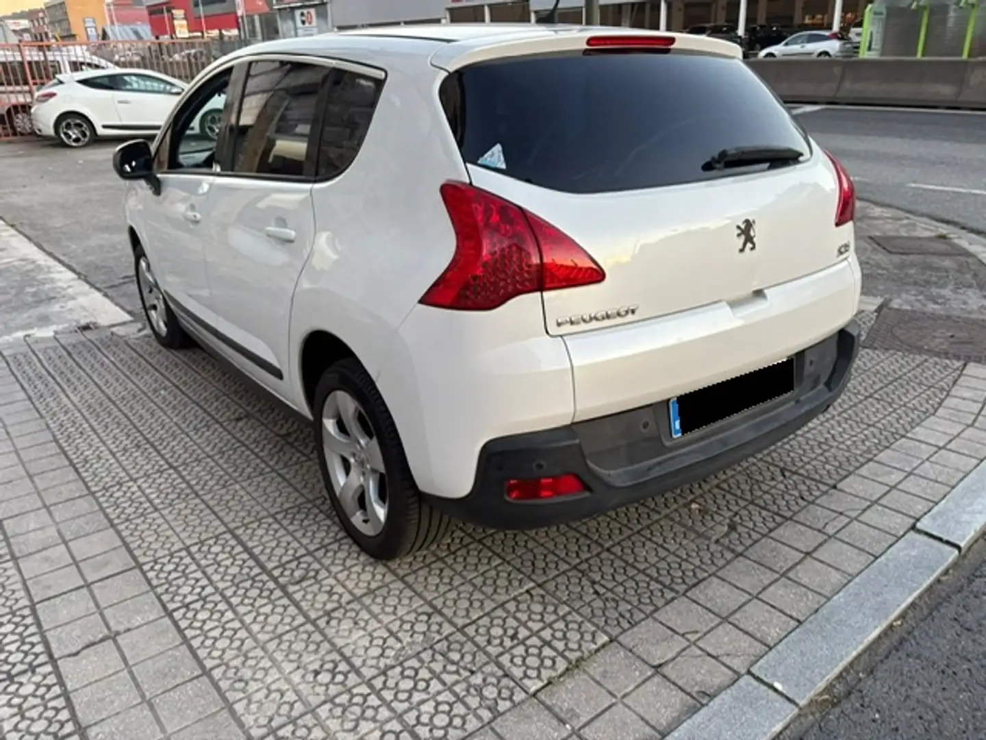 Peugeot 3008 1.6HDI FAP Premium 112 Blanco - 2