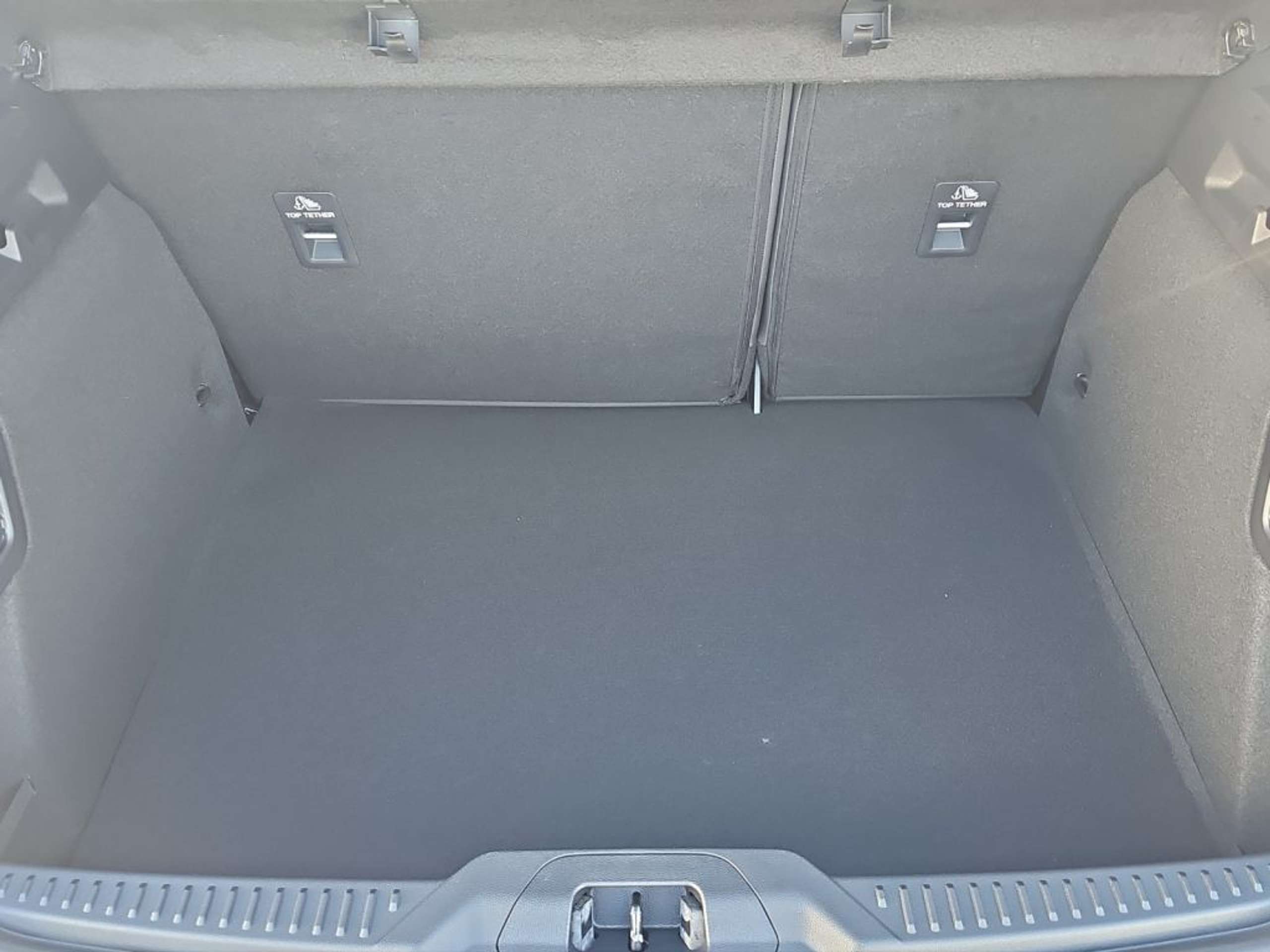 Fahrzeugabbildung Ford Focus TITANIUM 1.0 Ltr. Hybrid 125 PS *LED*CARPLAY* - mit KI generiert/bearbeitet