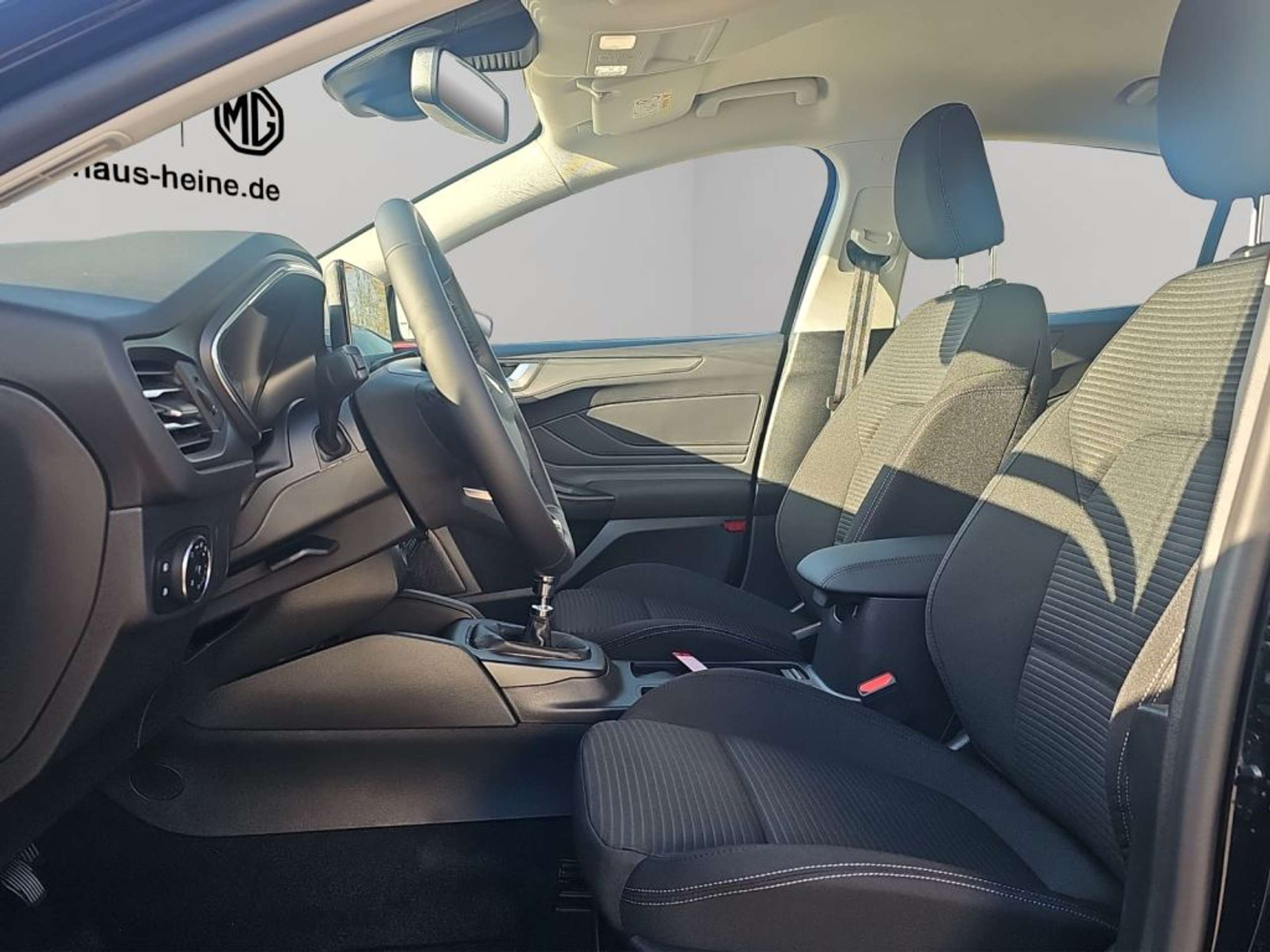 Fahrzeugabbildung Ford Focus TITANIUM 1.0 Ltr. Hybrid 125 PS *LED*CARPLAY* - mit KI generiert/bearbeitet