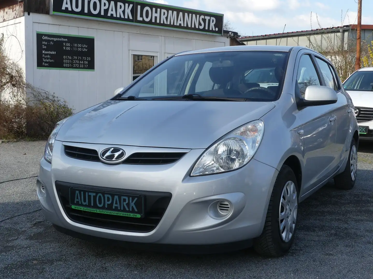Hyundai i20 FIFA WM Edition*Klima*SH-gepfl*Nr.26 Silber - 1