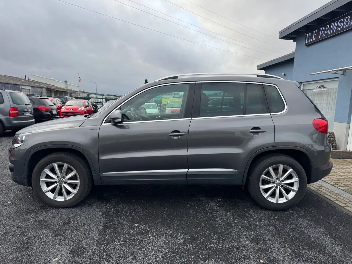 Volkswagen Tiguan Lounge Sport & Style BMT Grau - 2
