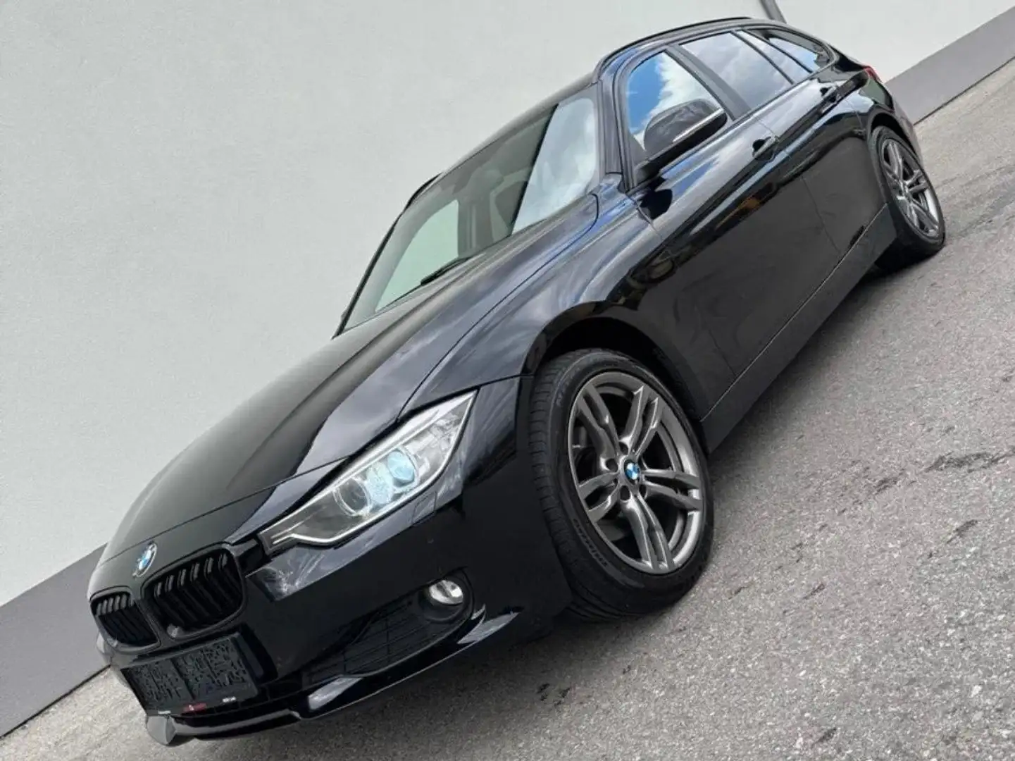 BMW 318 318d xDrive Touring Schwarz - 1