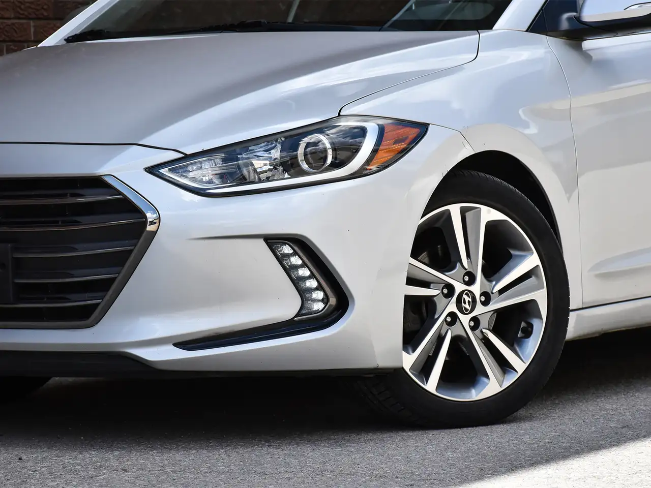 Hyundai ELANTRA photo Hyundai ELANTRA