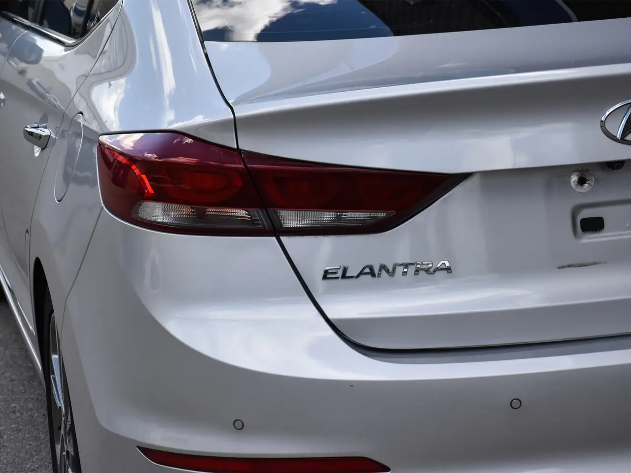 Hyundai ELANTRA photo Hyundai ELANTRA