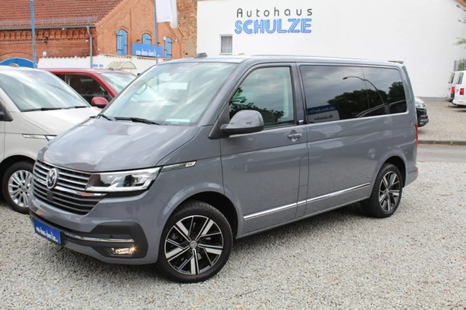 Volkswagen T6.1 Multivan Generation SIX 150 PS DSG AHK ACC Gris - 1