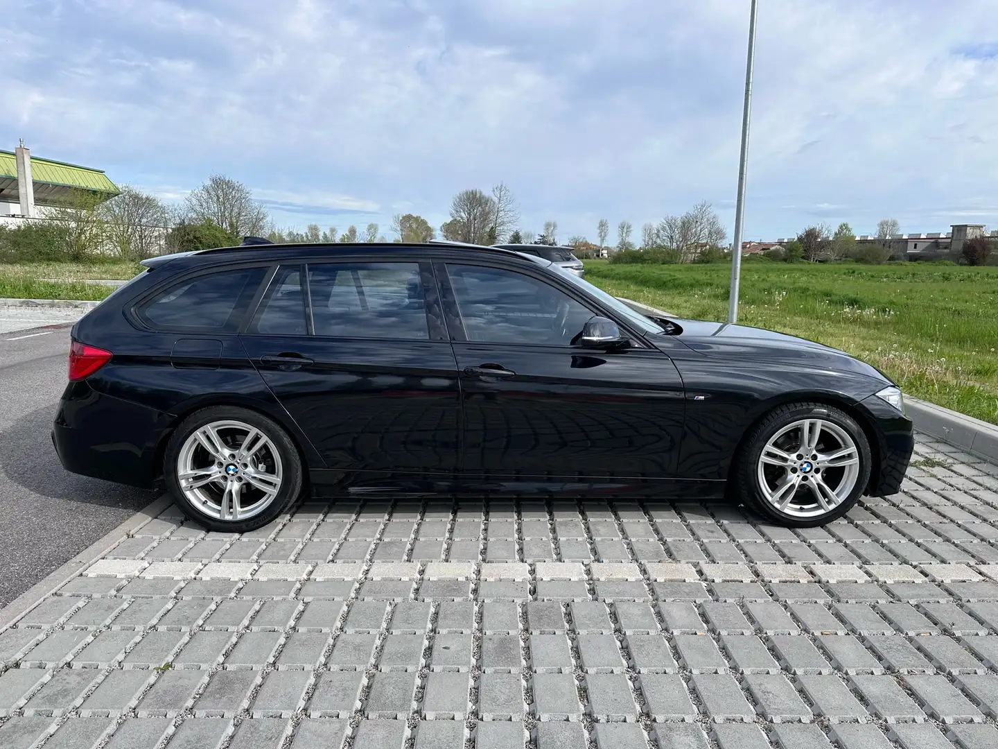 BMW 320 320d Touring Msport - Cambio auto_Tetto panoramico Zwart - 2