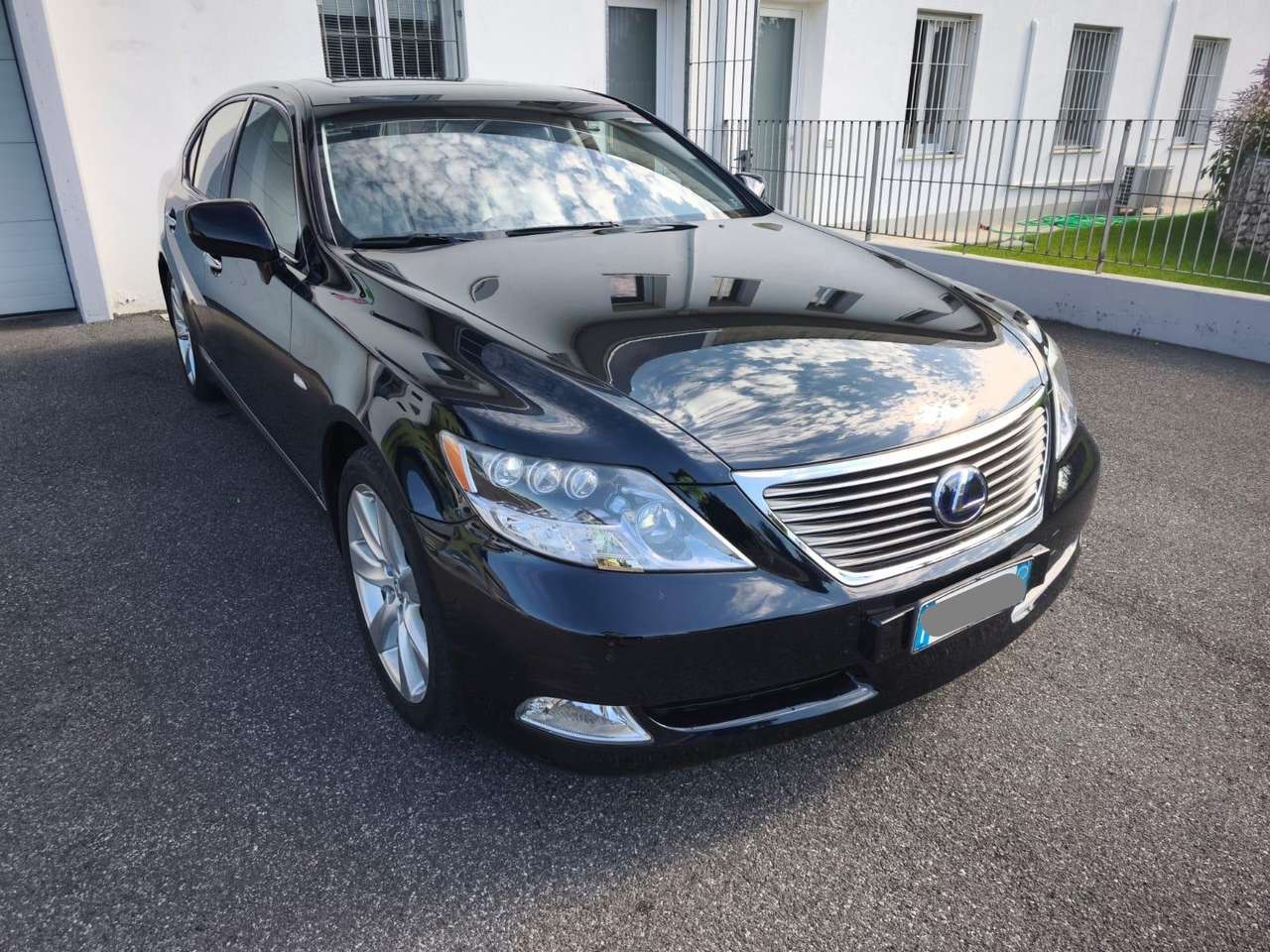Lexus LS 600 LS 600Ah 5.0 auto