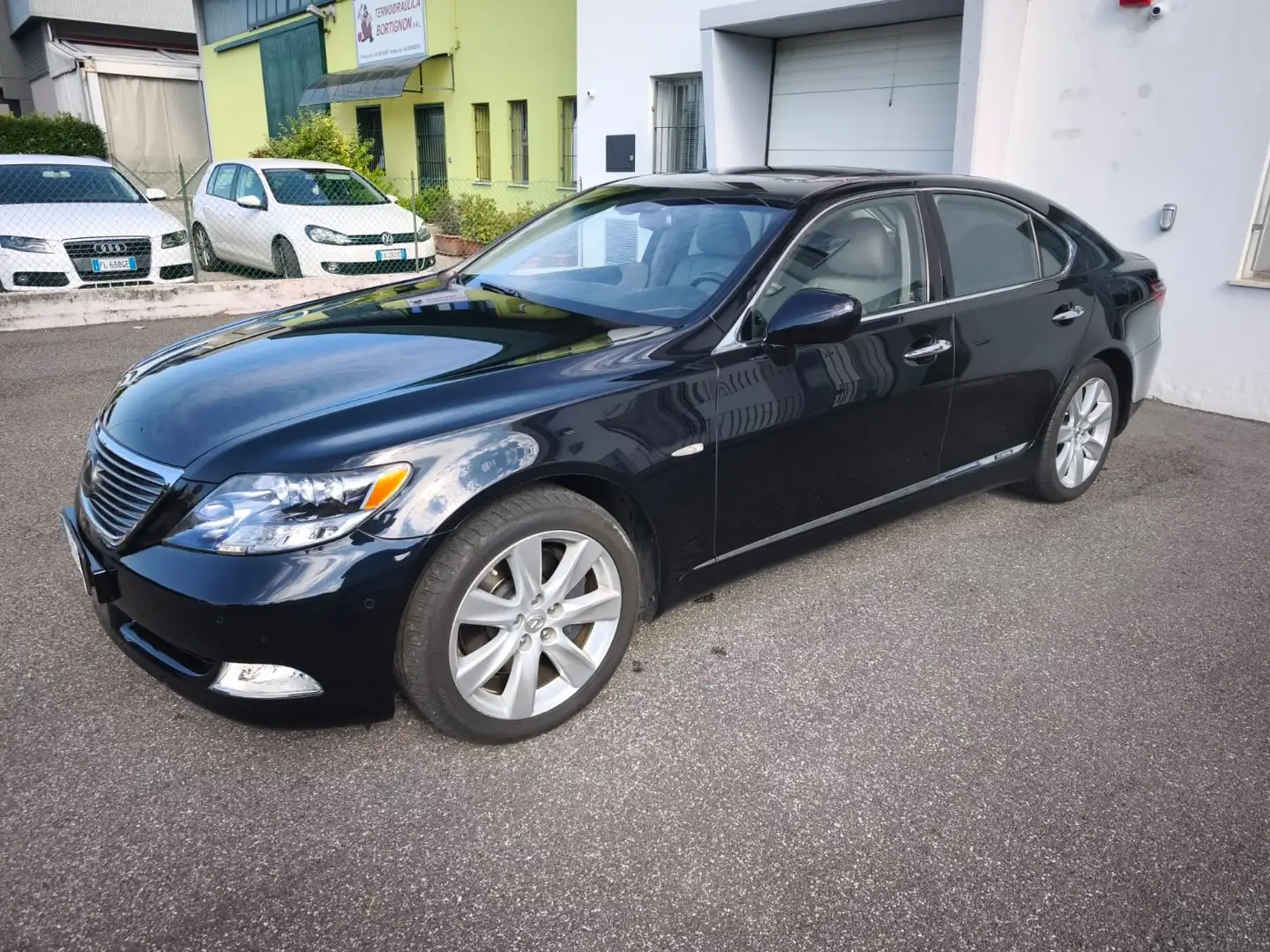 Lexus LS 600 LS 600Ah 5.0 auto - 2