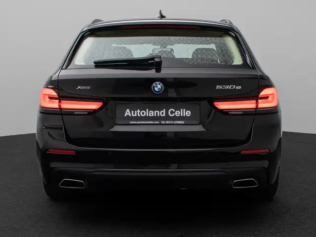 BMW 5 Series view 8